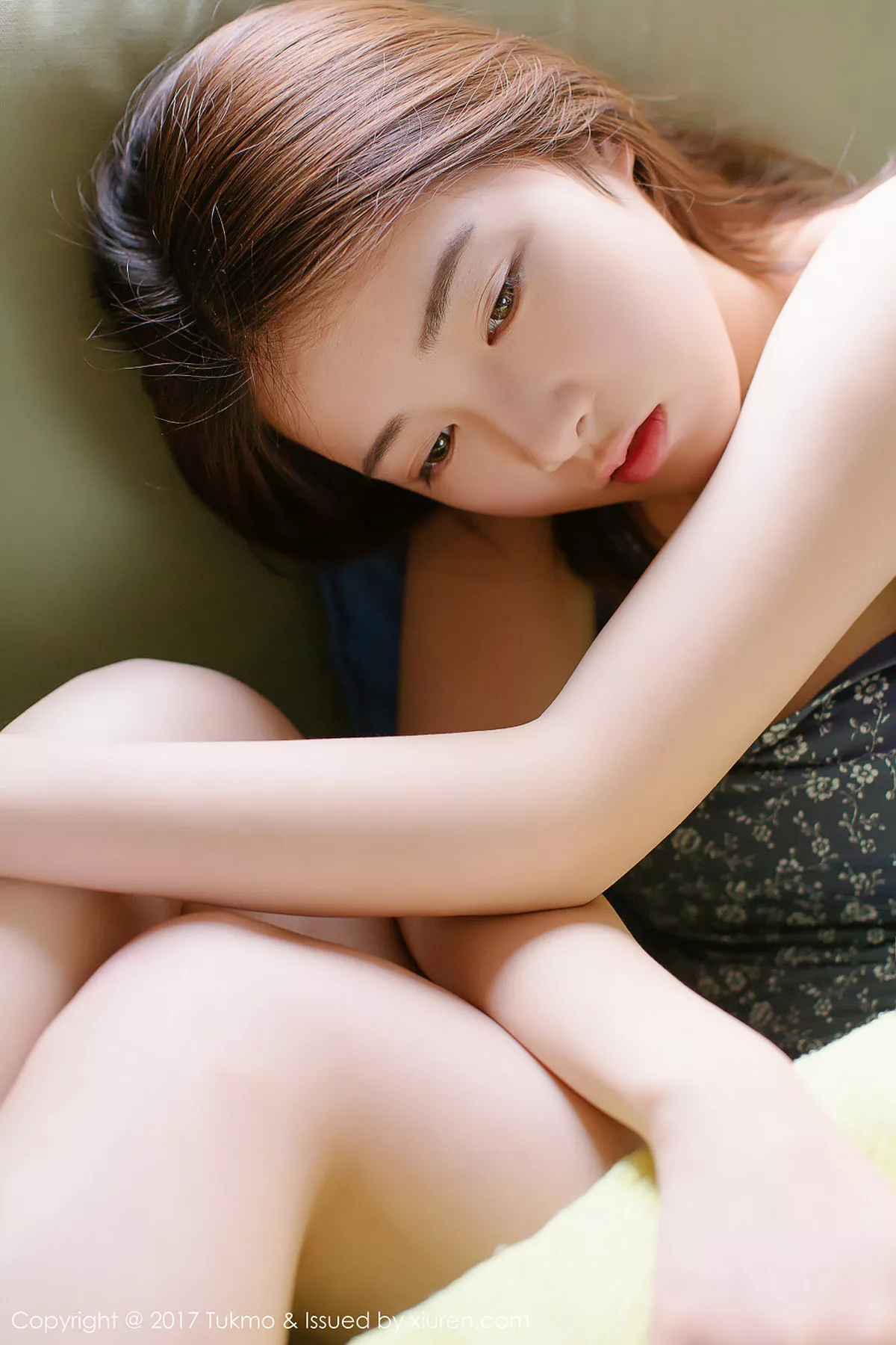 秀人集.com_[Tukmo兔几盟]Vol.096_嫩模绵绵居家吊带背心牛仔短裤秀完美身材清爽迷人写真40P