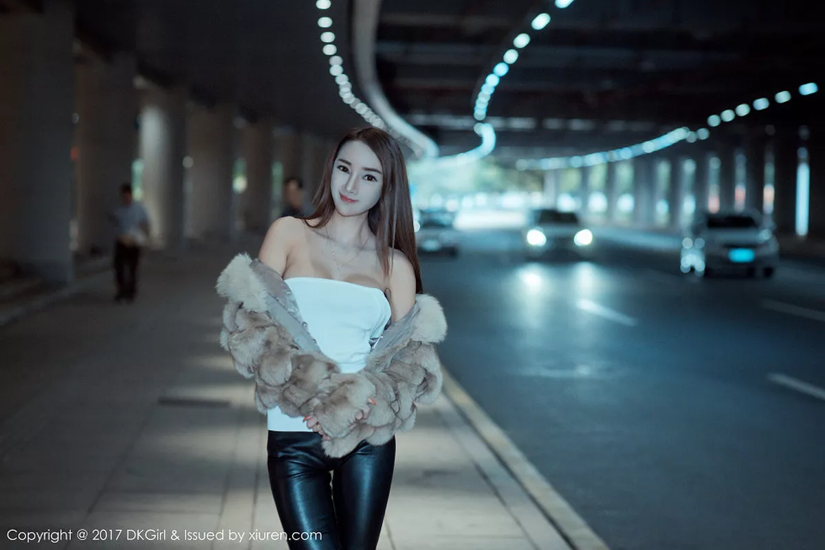 秀人集.com_[DKGirl御女郎]Vol.030_嫩模婕西儿jessie羊城旅拍高挑身材性感内衣秀豪乳写真54P
