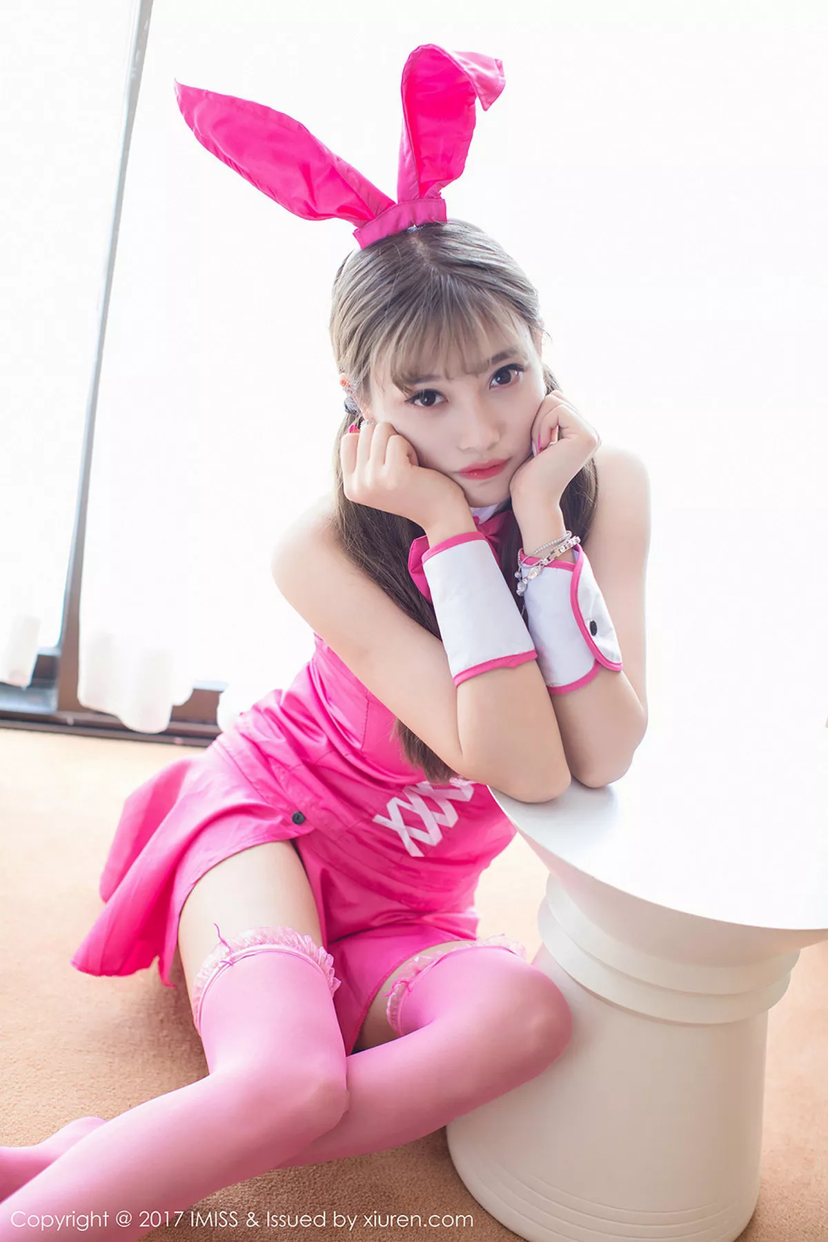 秀人集.com_[IMISS爱蜜社]Vol.176_甜美女神杨晨晨sugar塞班旅拍粉红兔女郎+甜美女仆性感写真49P