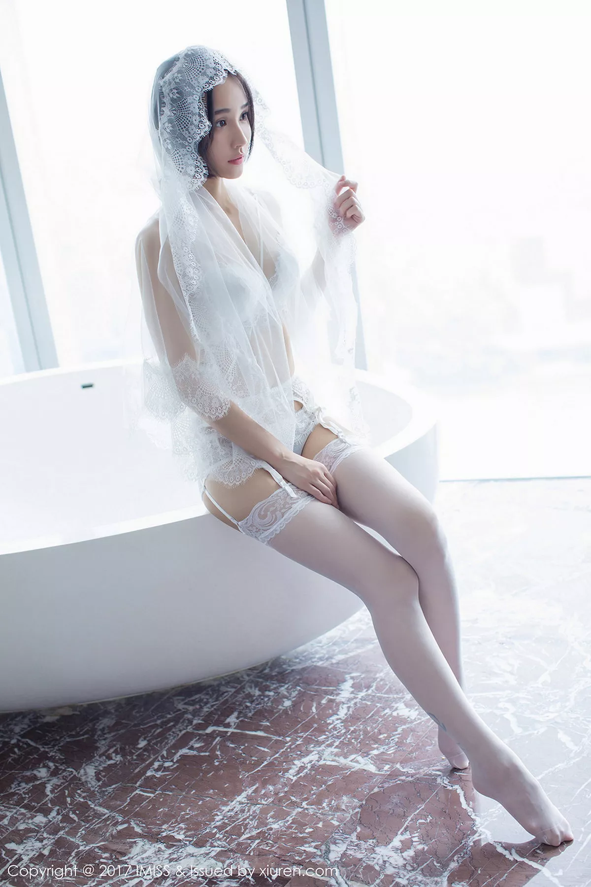 秀人集.com_[IMISS爱蜜社]Vol.178_模特Livia清爽蓝色衬衣+白色蕾丝腿袜秀完美身材性感写真49P