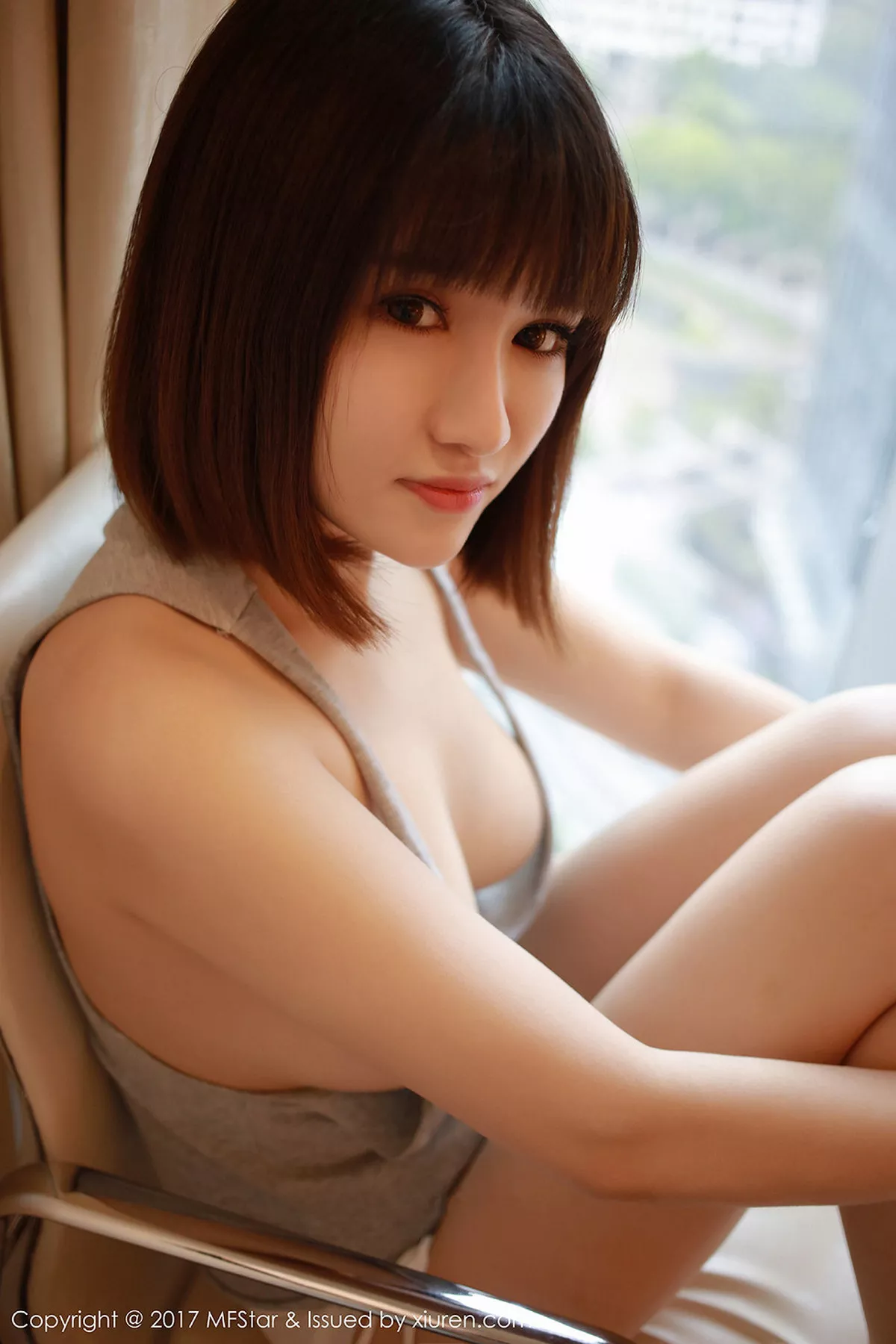 秀人集.com_[MFStar模范学院]Vol.102_嫩模K8傲娇萌萌Vivian吊带真空背心侧露美乳诱惑写真50P