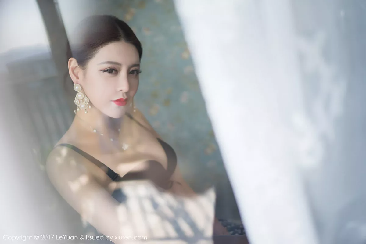 秀人集.com_[LeYuan星乐园]Vol.041_嫩模美希子白色蕾丝内衣秀美乳海边沙滩性感比基尼写真50P