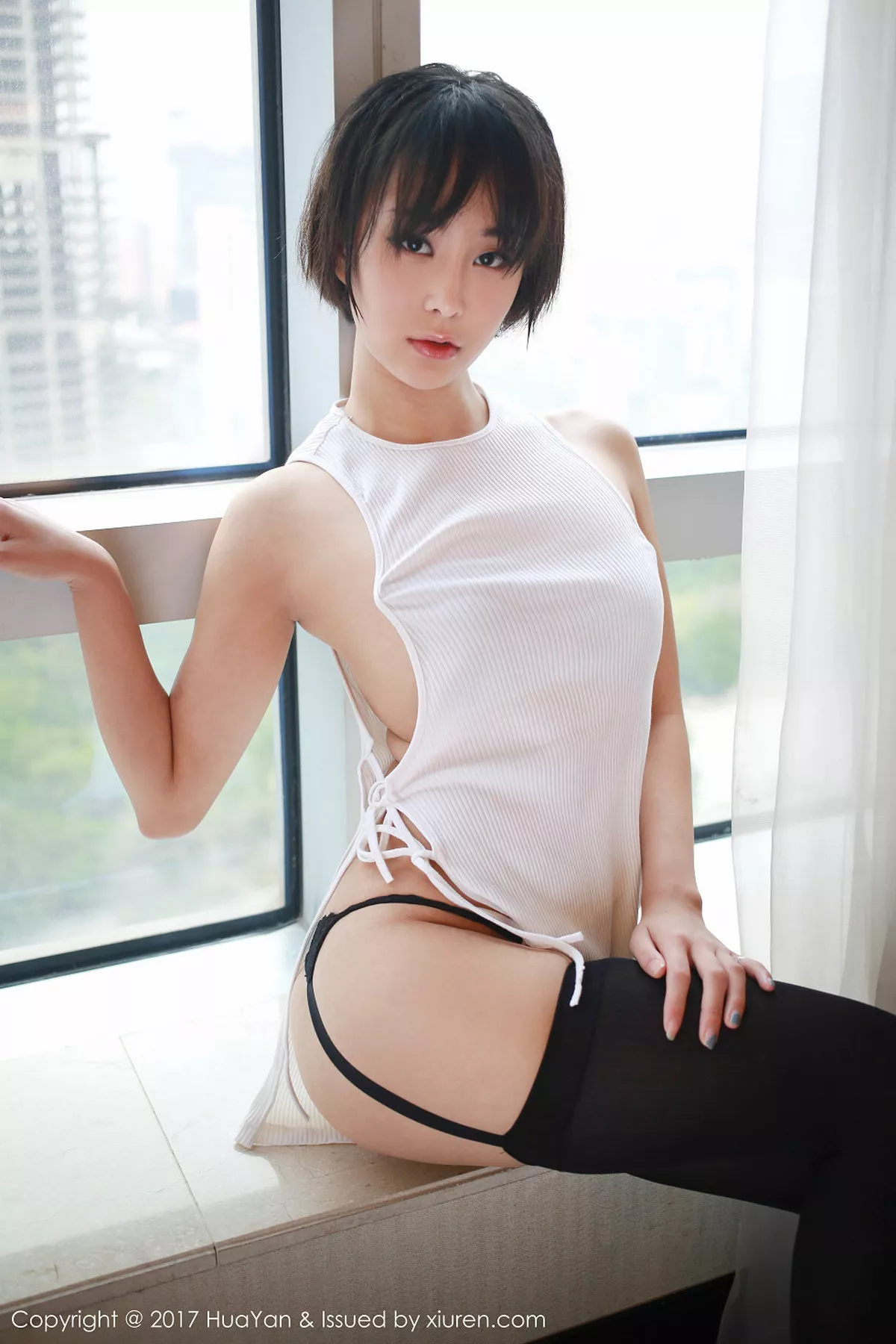 秀人集.com_[HuaYan花の颜]Vol.042_短发嫩模艺蕾居家白色侧露上衣黑丝丁字裤完美诱惑写真47P