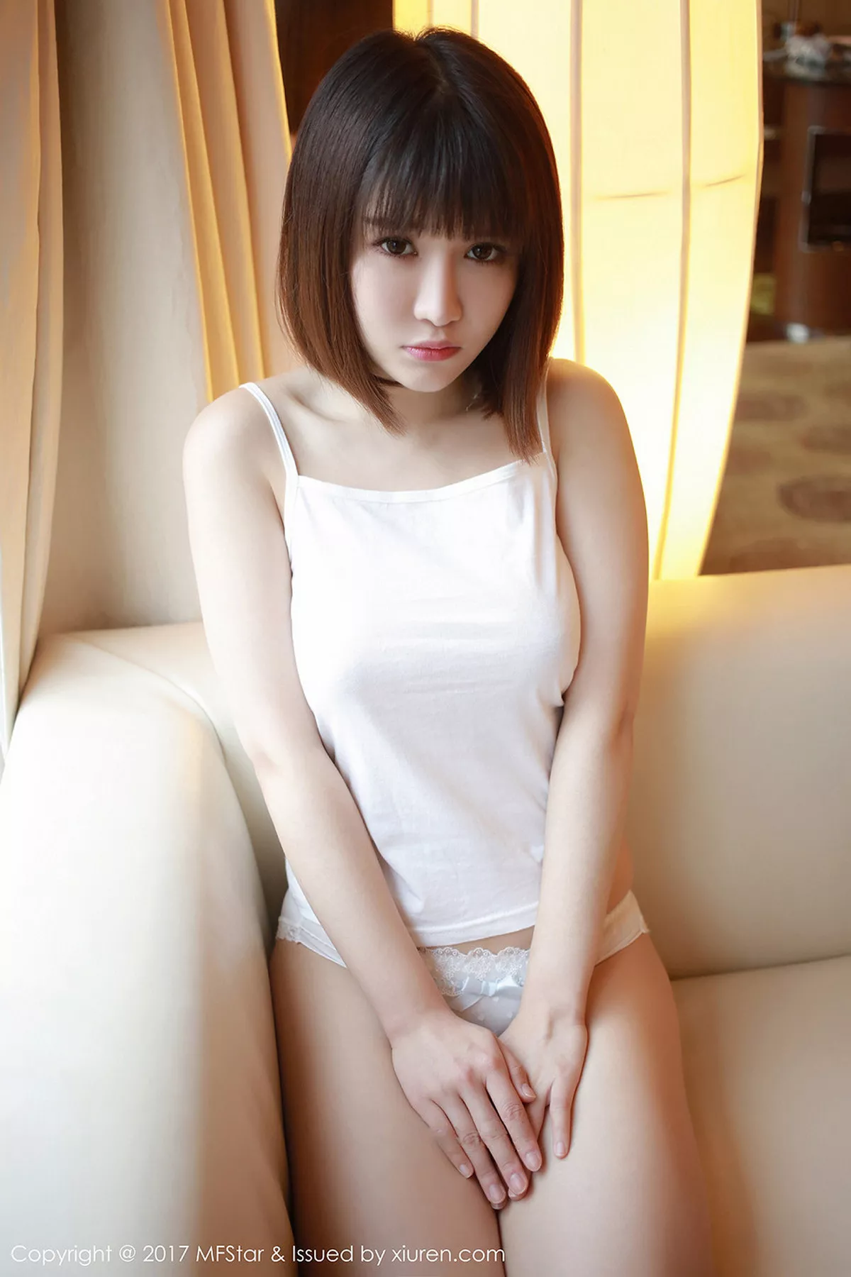 秀人集.com_[MFStar模范学院]Vol.102_嫩模K8傲娇萌萌Vivian吊带真空背心侧露美乳诱惑写真50P