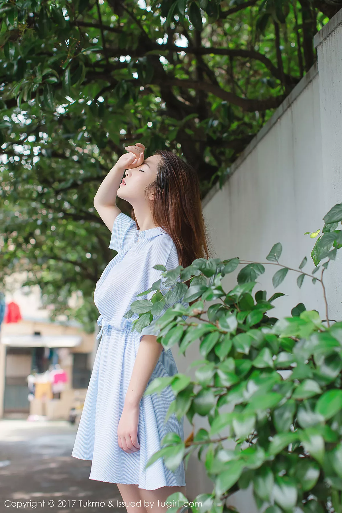 秀人集.com_[Tukmo兔几盟]Vol.099_新人妹子绵绵户外清爽连身裙西瓜外拍阳光甜美写真40P