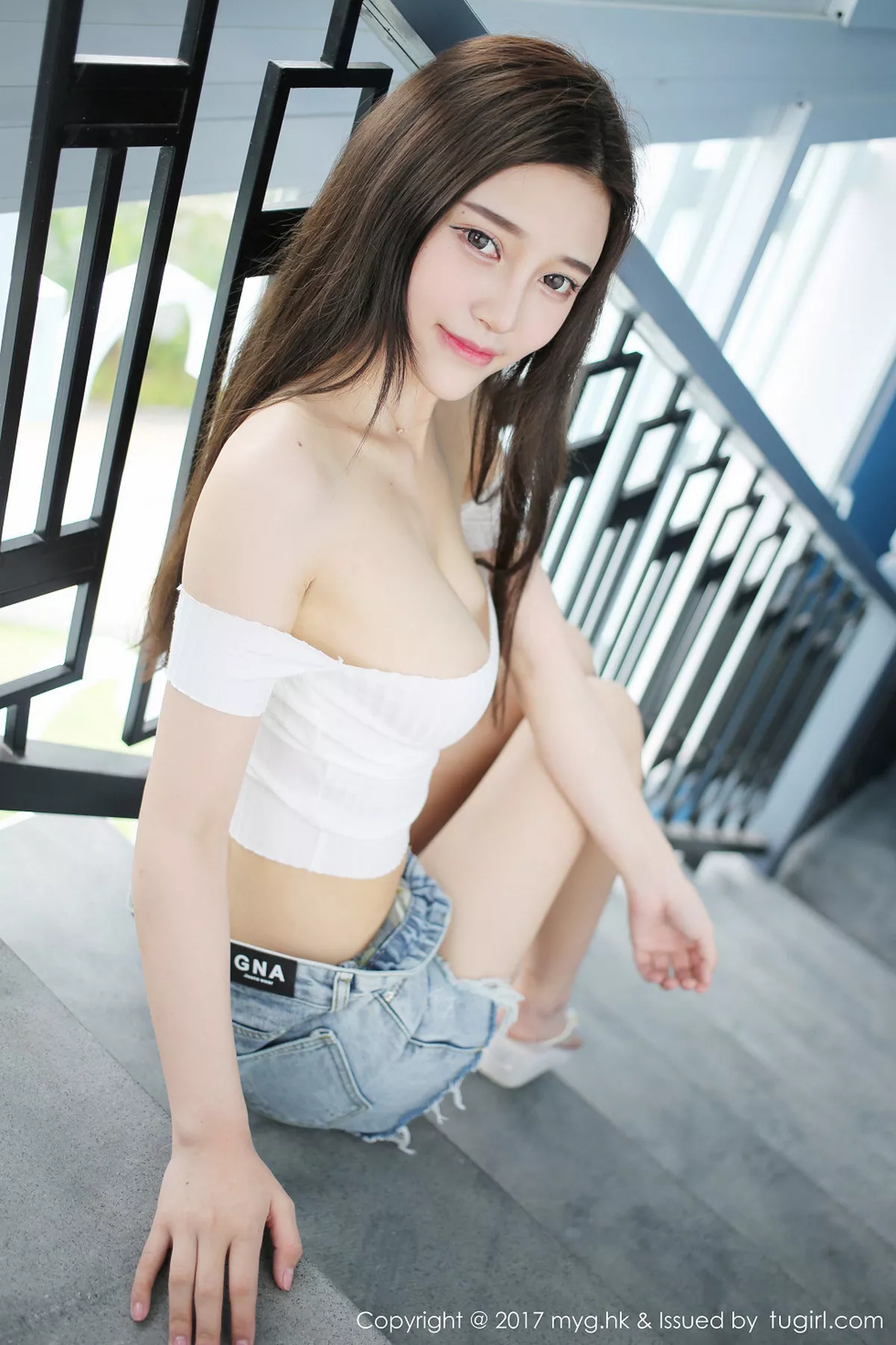 秀人集.com_[MyGirl美媛馆]Vol.258_女神唐琪儿il心愿旅拍脱牛仔短裤秀透视蕾丝内裤诱惑写真49P
