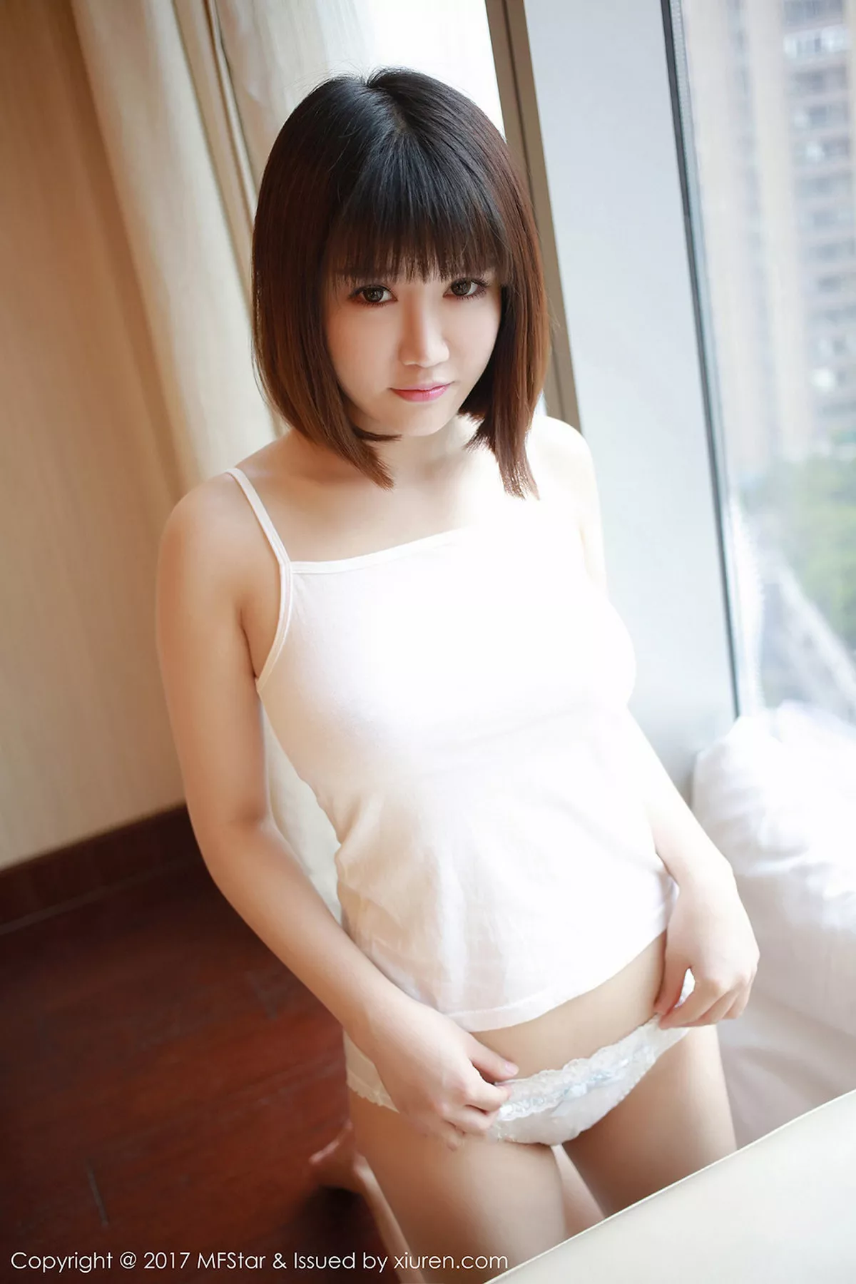秀人集.com_[MFStar模范学院]Vol.102_嫩模K8傲娇萌萌Vivian吊带真空背心侧露美乳诱惑写真50P