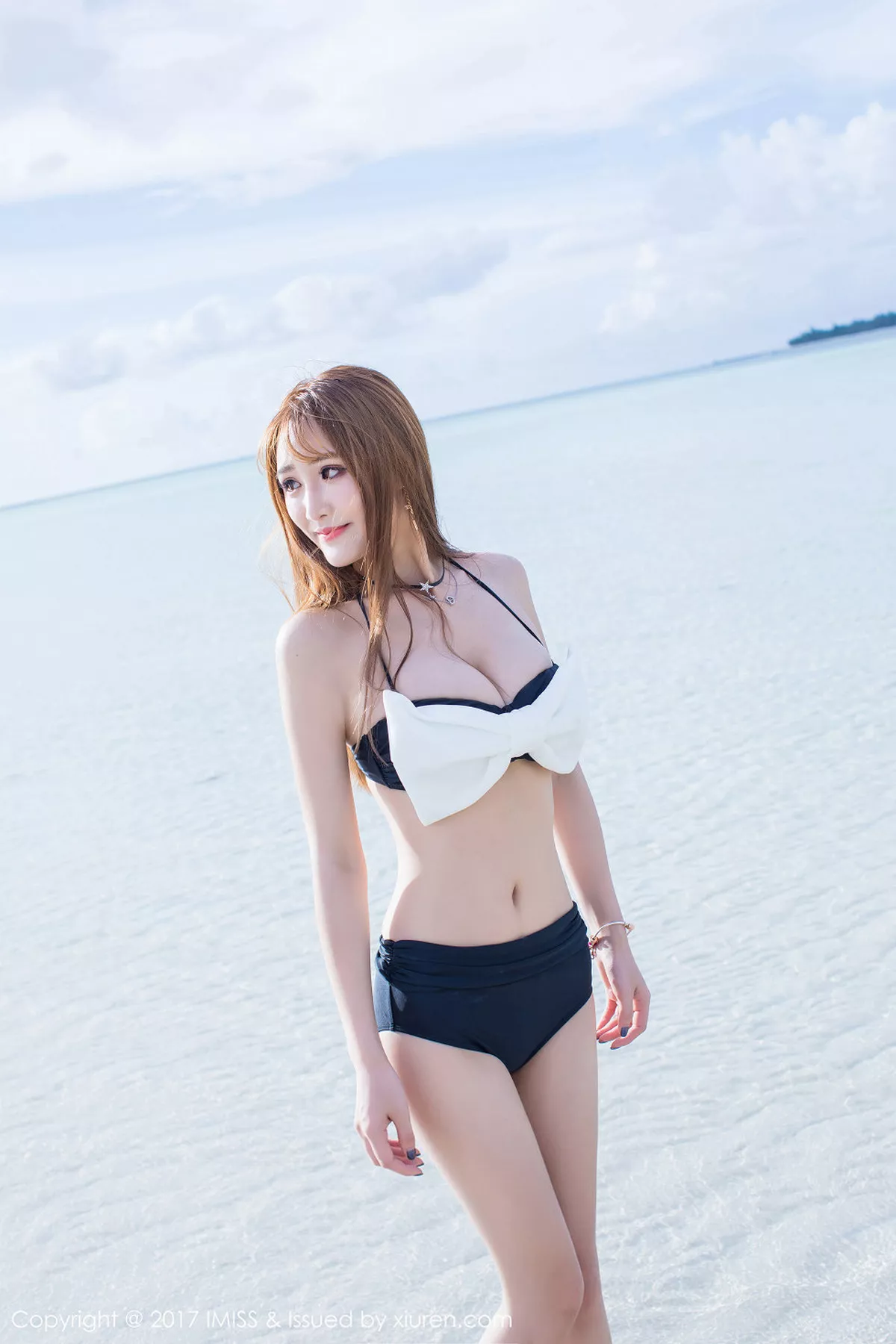 秀人集.com_[IMISS爱蜜社]Vol.179_气质美女妤薇Vivian沙巴旅拍绝美芭比娃娃完美身材写真42P