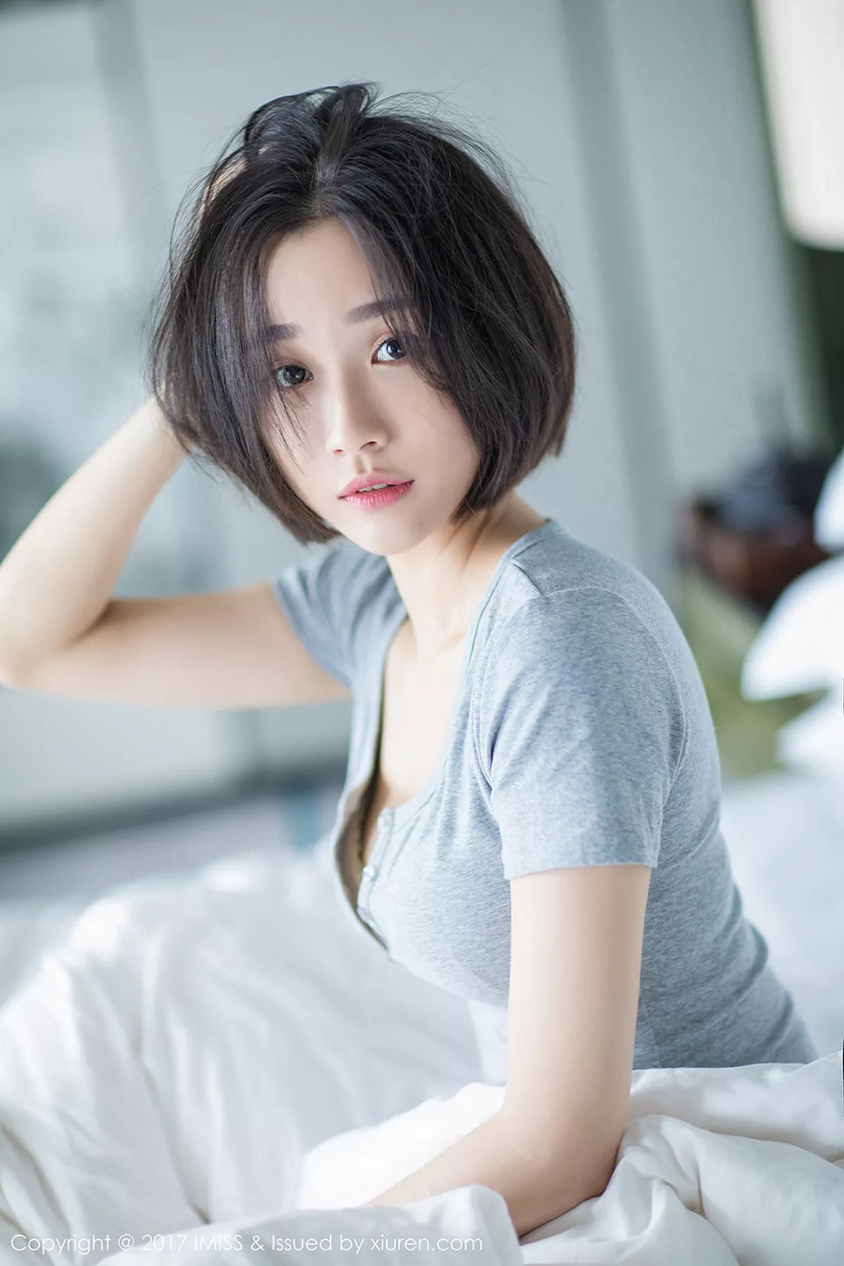 秀人集.com_[IMISS爱蜜社]Vol.178_模特Livia清爽蓝色衬衣+白色蕾丝腿袜秀完美身材性感写真49P