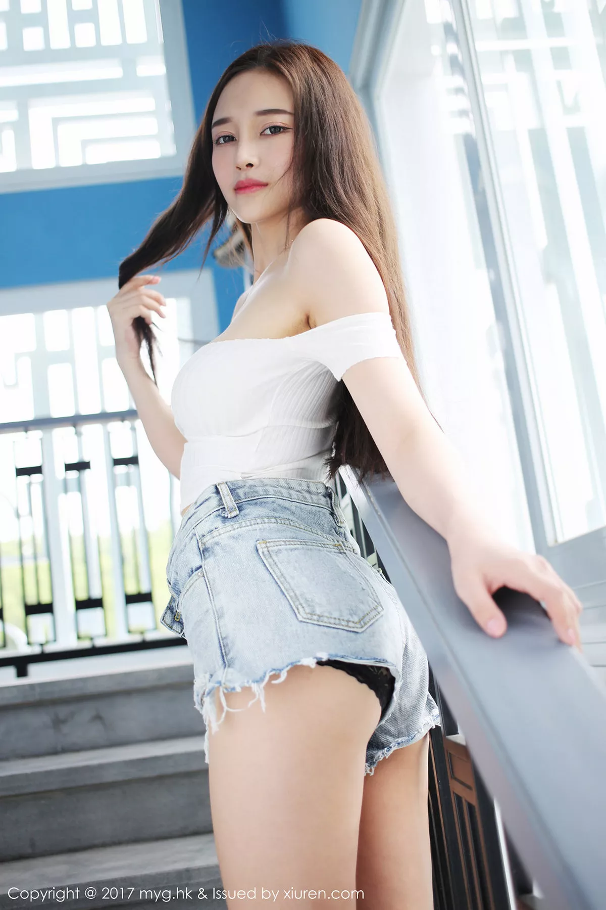 秀人集.com_[MyGirl美媛馆]Vol.258_女神唐琪儿il心愿旅拍脱牛仔短裤秀透视蕾丝内裤诱惑写真49P