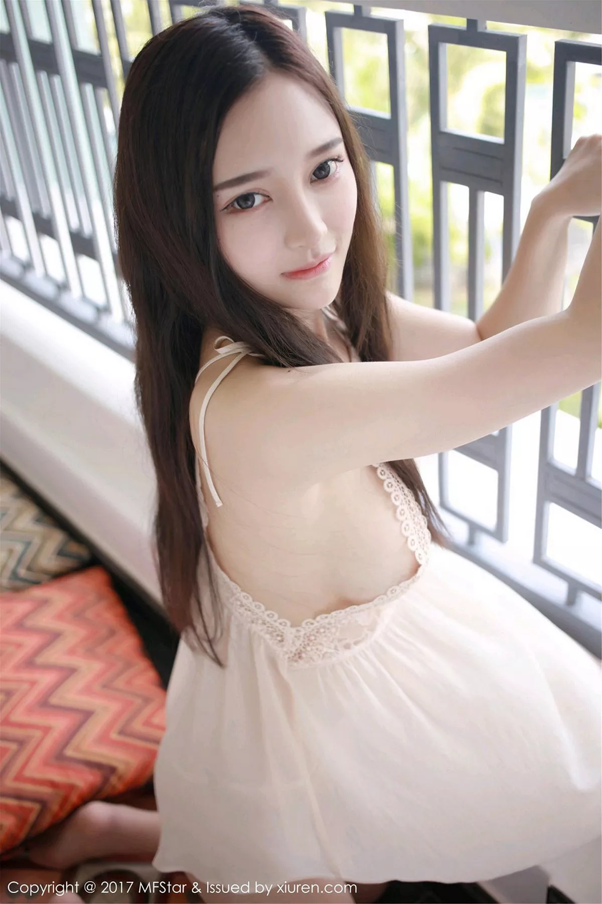 秀人集.com_[MFStar模范学院]Vol.101_女神唐琪儿il心愿旅拍粉嫩蕾丝裙透视秀豪乳诱惑写真51P