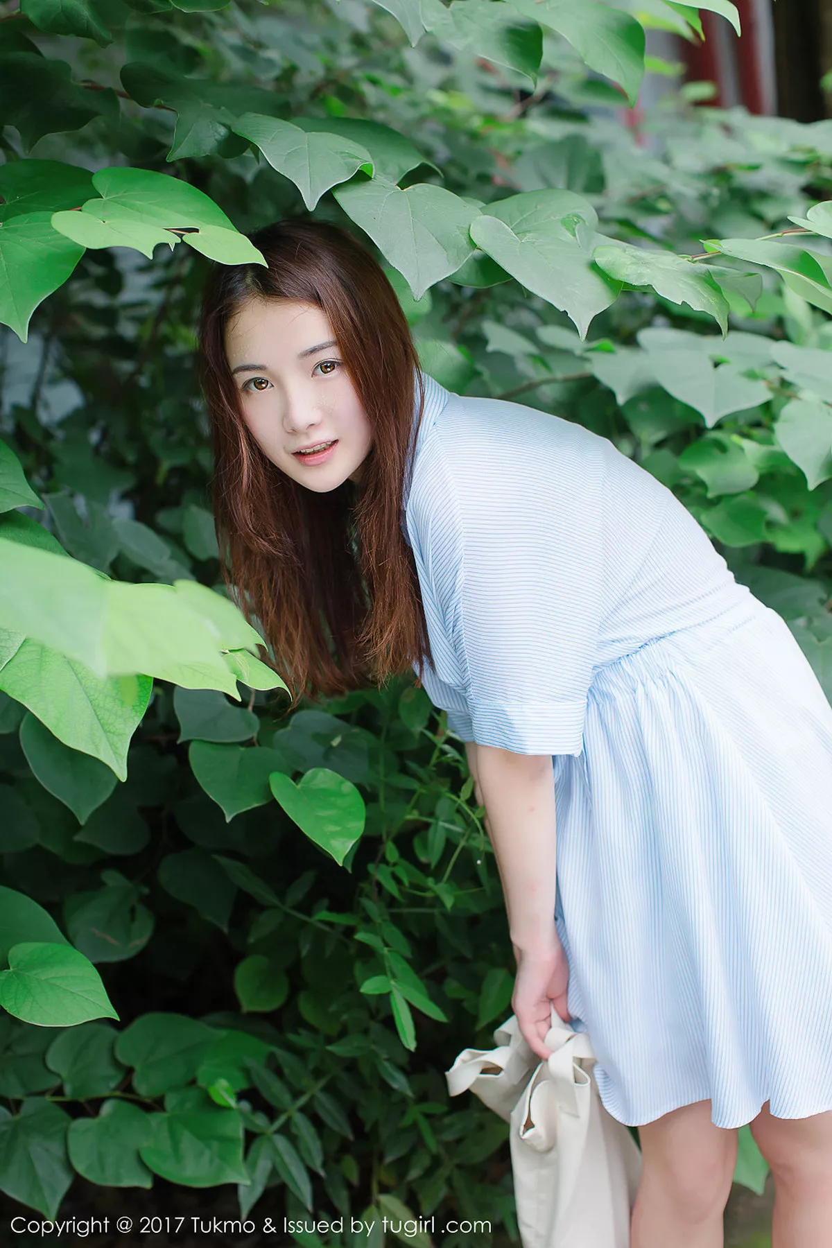 秀人集.com_[Tukmo兔几盟]Vol.099_新人妹子绵绵户外清爽连身裙西瓜外拍阳光甜美写真40P