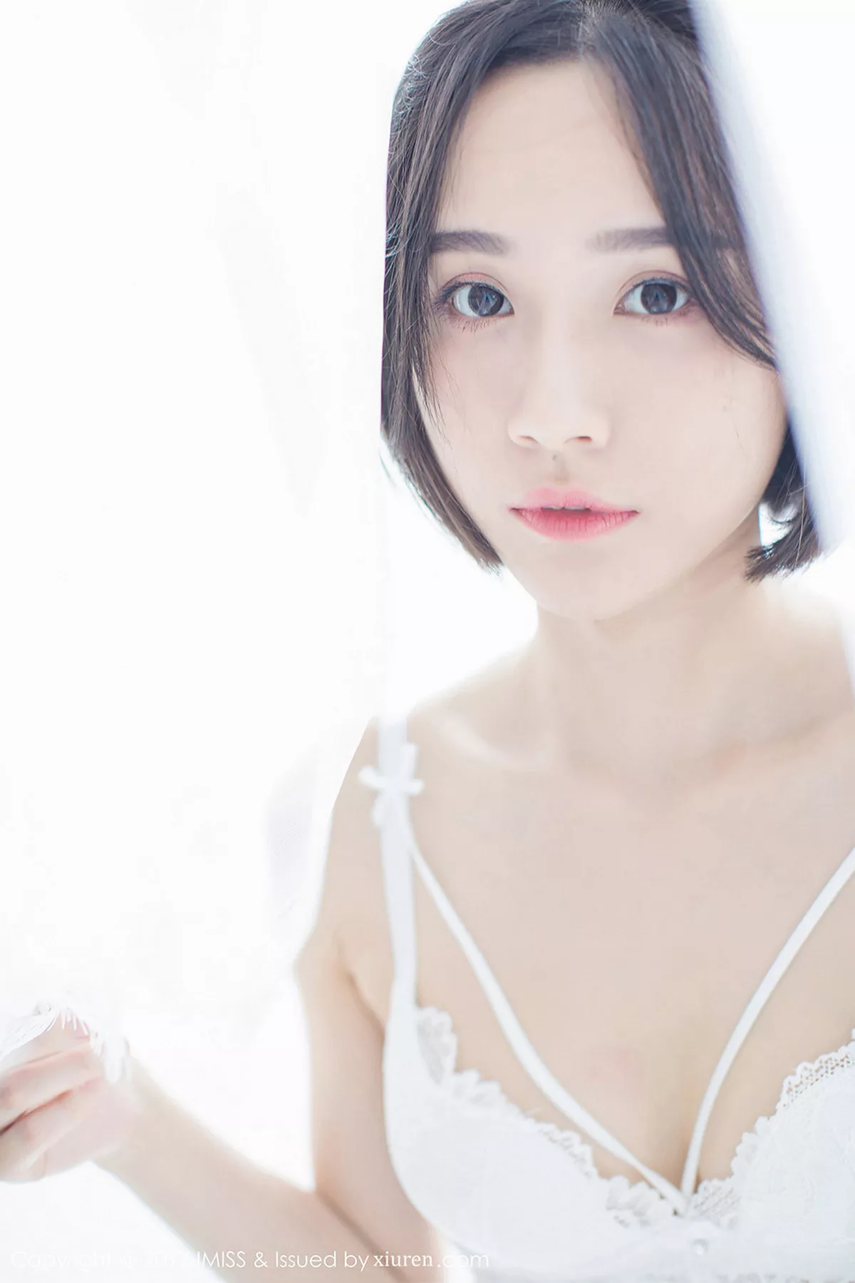 秀人集.com_[IMISS爱蜜社]Vol.178_模特Livia清爽蓝色衬衣+白色蕾丝腿袜秀完美身材性感写真49P
