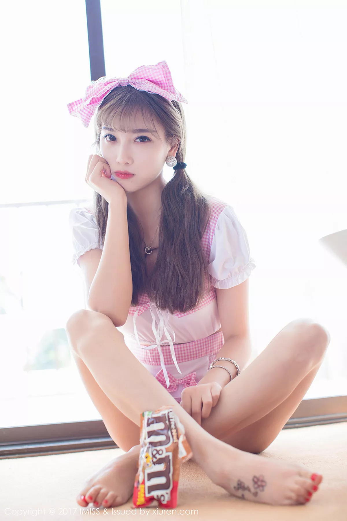 秀人集.com_[IMISS爱蜜社]Vol.176_甜美女神杨晨晨sugar塞班旅拍粉红兔女郎+甜美女仆性感写真49P