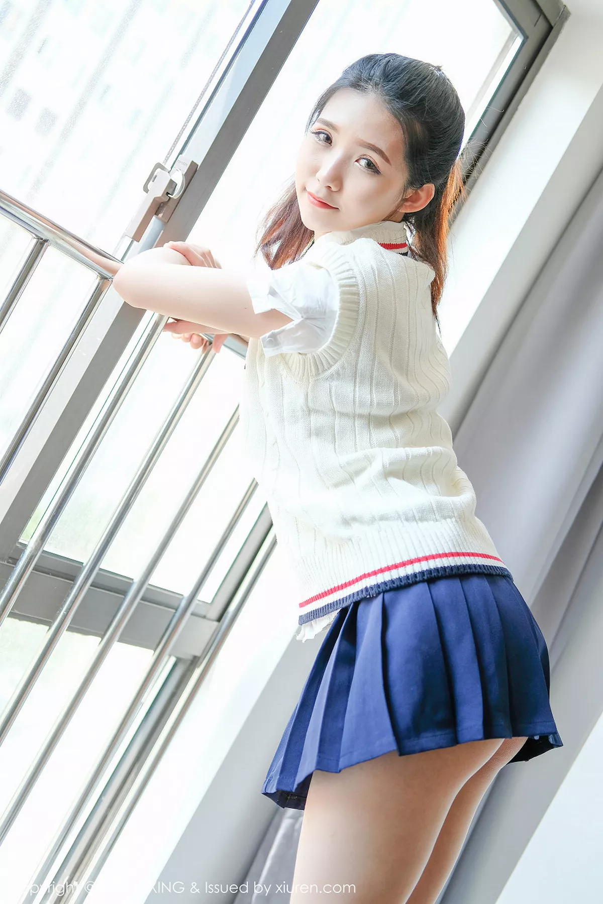 秀人集.com_[UXING优星馆]Vol.056_嫩模可爱的小叶子清纯学生装+居家性感内衣秀美胸写真38P