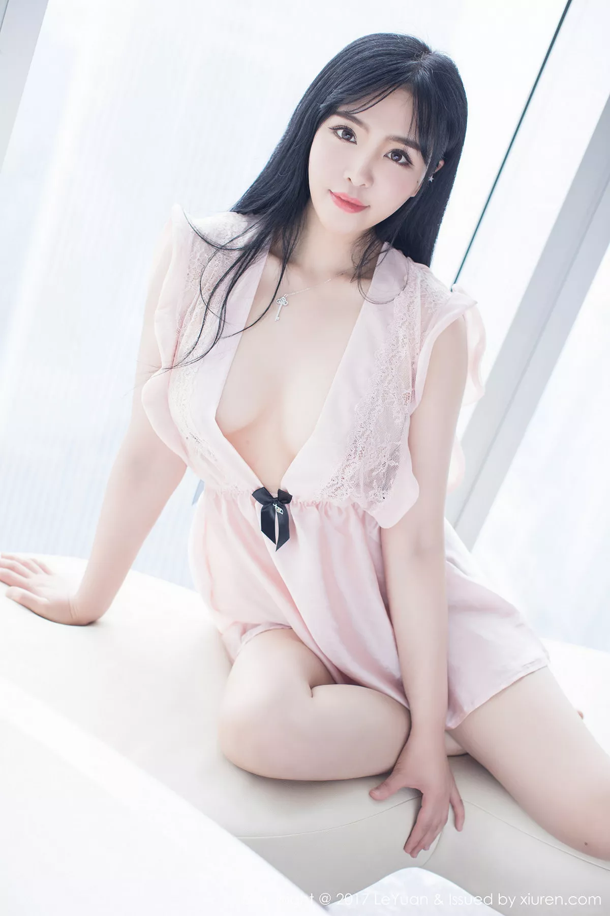 秀人集.com_[LeYuan星乐园]Vol.046_女神刘钰儿居家粉红蕾丝睡裙真空秀傲人豪乳诱惑写真46P