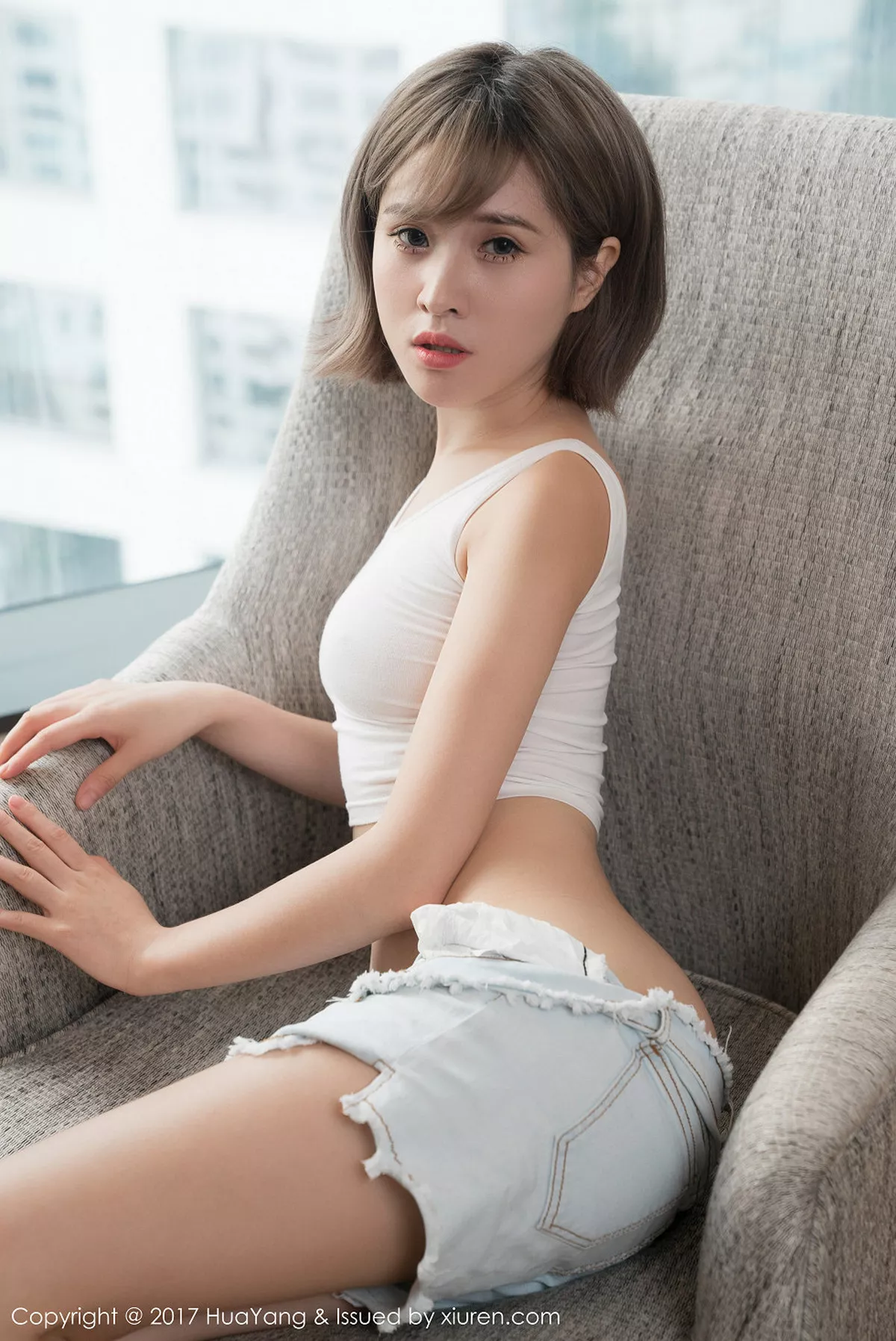 秀人集.com_[HuaYang花漾]Vol.004_短发嫩模小不点居家床上白色丁字裤加性感女仆装诱惑写真49P