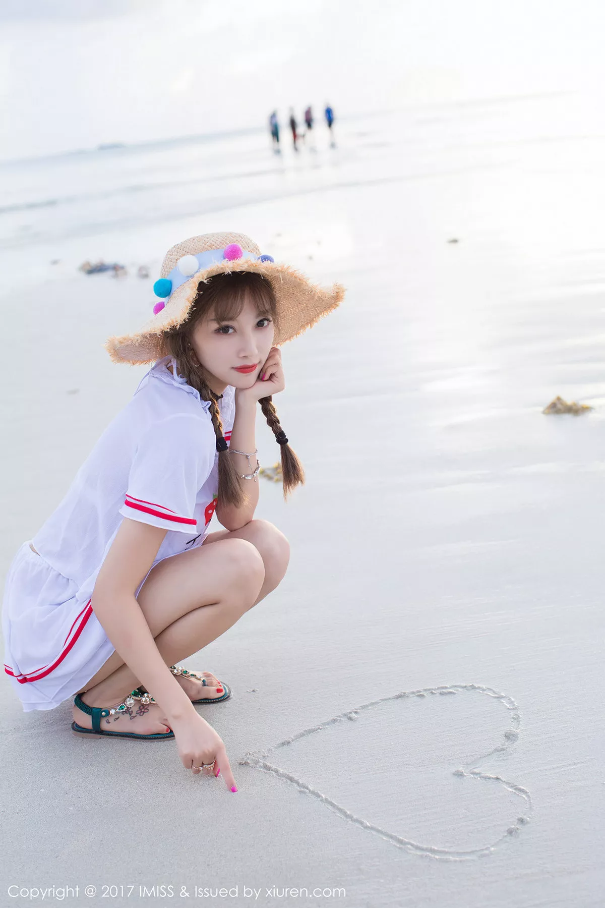 秀人集.com_[IMISS爱蜜社]Vol.185_女神杨晨晨sugar塞班旅拍阳光沙滩清纯服饰秀完美身材写真42P