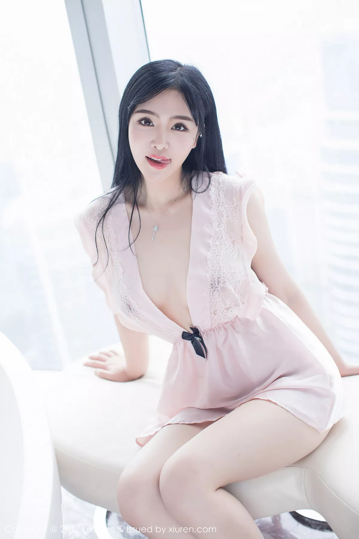 秀人集.com_[LeYuan星乐园]Vol.046_女神刘钰儿居家粉红蕾丝睡裙真空秀傲人豪乳诱惑写真46P