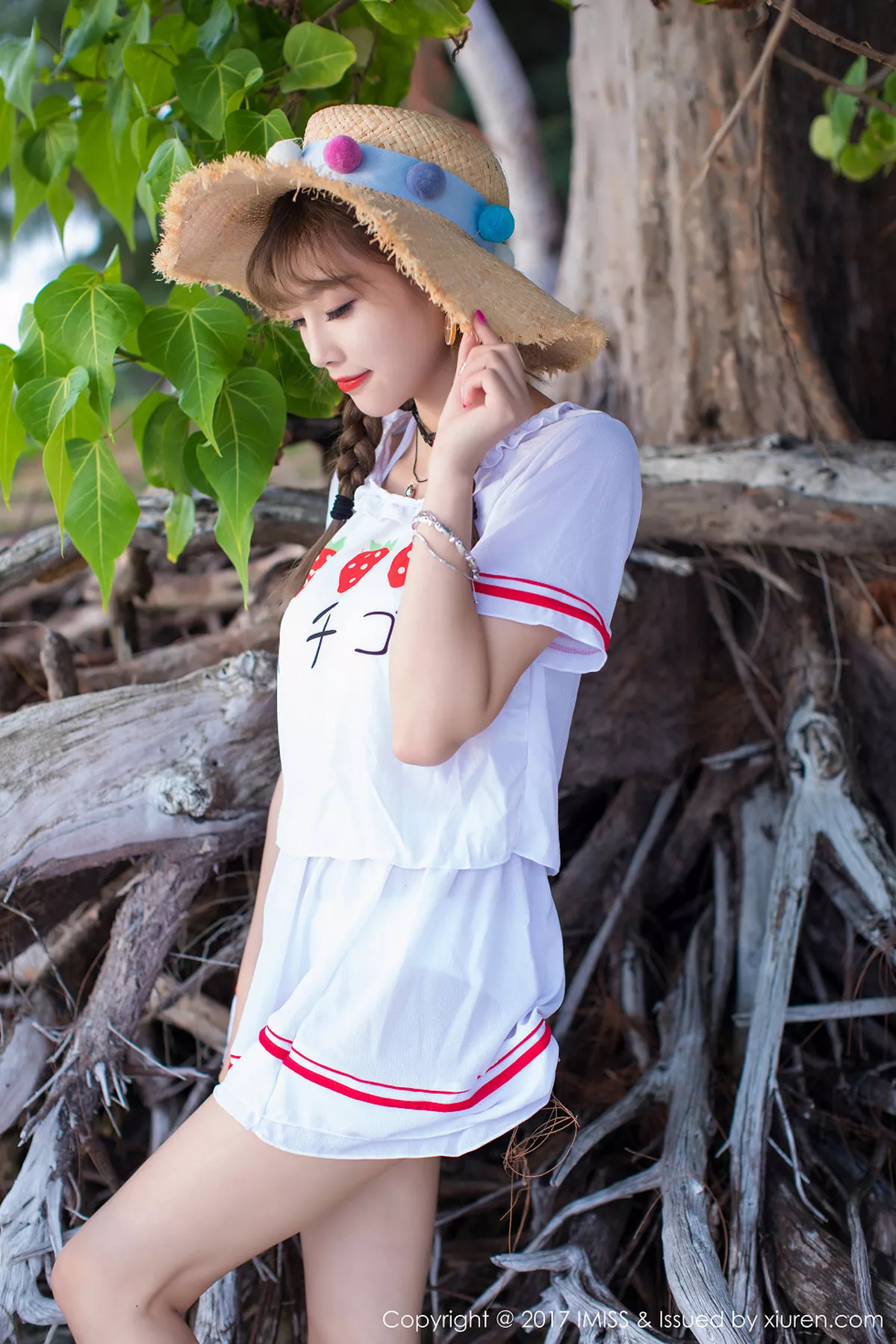 秀人集.com_[IMISS爱蜜社]Vol.185_女神杨晨晨sugar塞班旅拍阳光沙滩清纯服饰秀完美身材写真42P