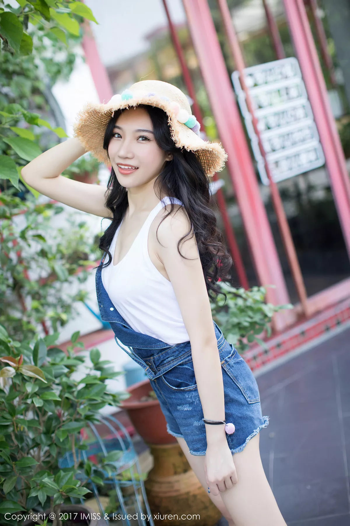 秀人集.com_[IMISS爱蜜社]Vol.180_嫩模小狐狸Sica户外牛仔短裤系列秀完美身材清新迷人写真46P