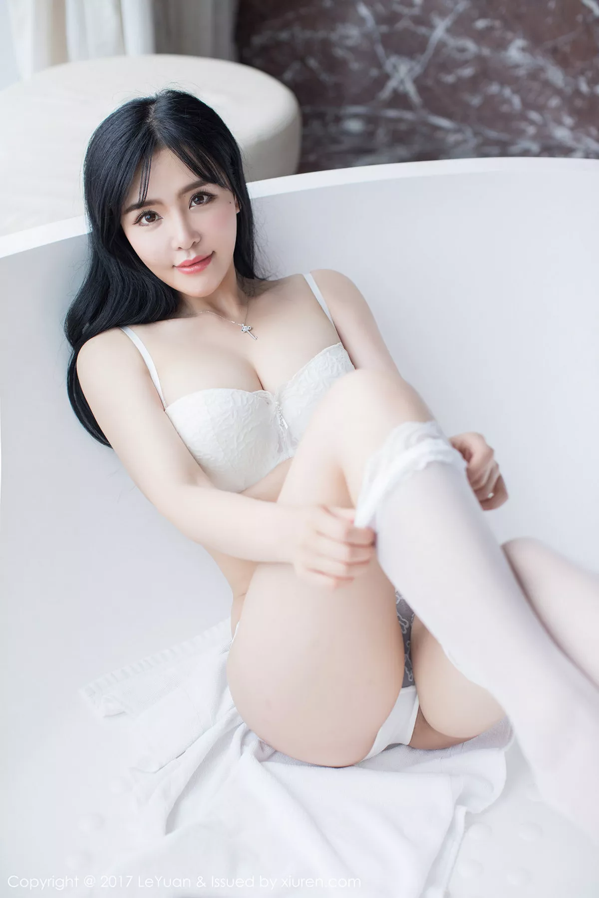 秀人集.com_[LeYuan星乐园]Vol.046_女神刘钰儿居家粉红蕾丝睡裙真空秀傲人豪乳诱惑写真46P