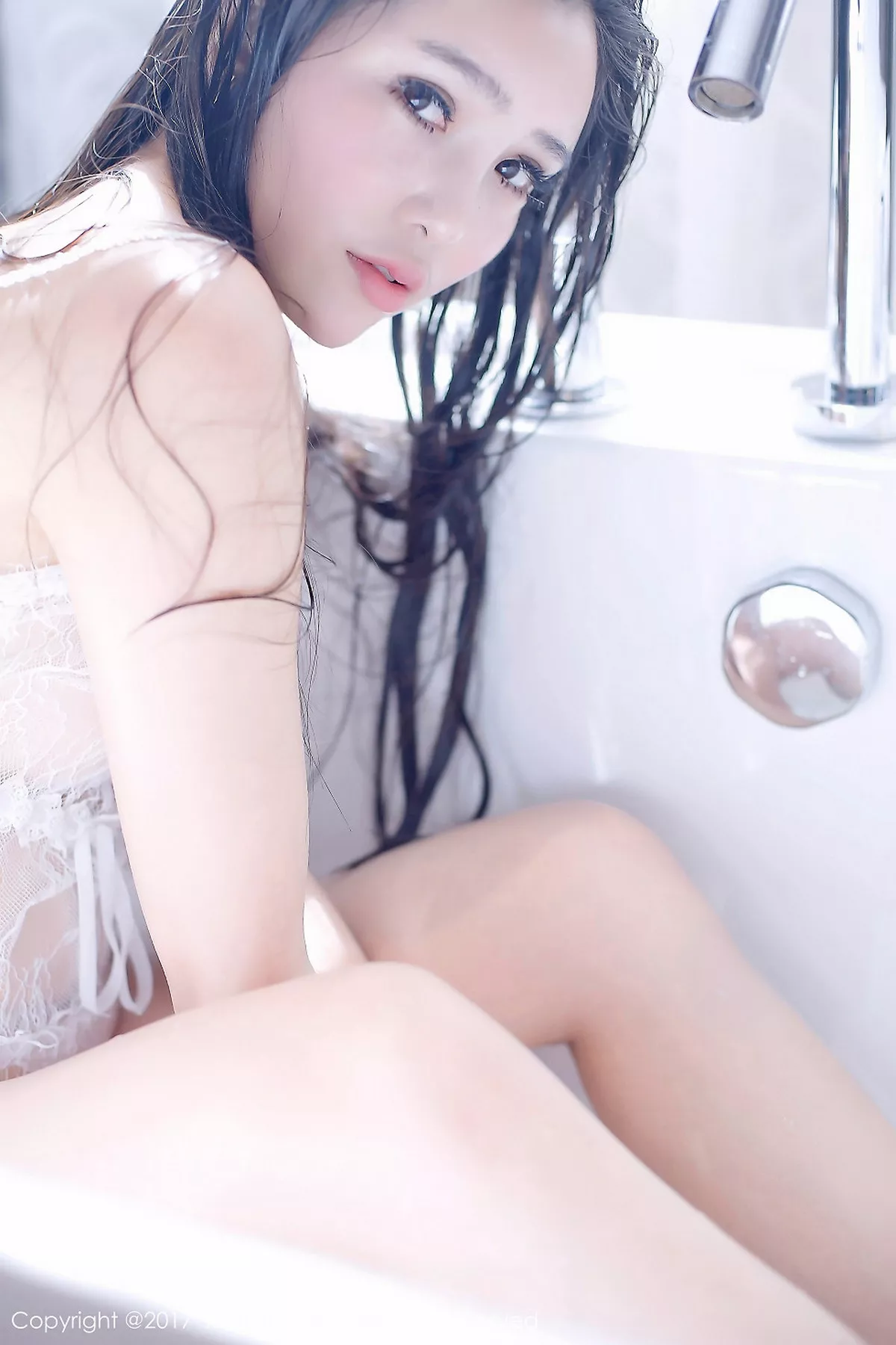 秀人集.com_[XiuRen秀人网]No.792_混血美女艾弥居家浴缸里白色蕾丝内衣透视秀美乳诱惑写真49P
