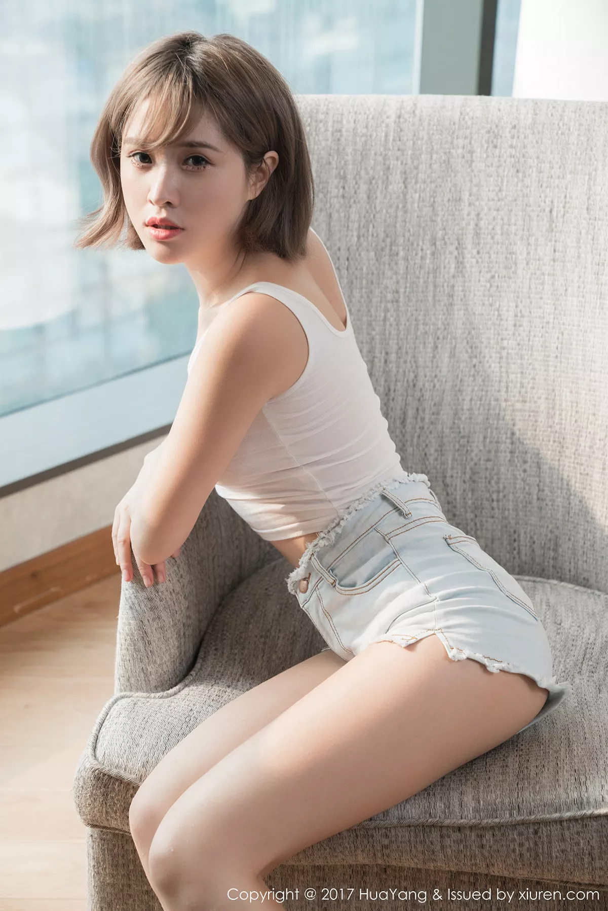 秀人集.com_[HuaYang花漾]Vol.004_短发嫩模小不点居家床上白色丁字裤加性感女仆装诱惑写真49P