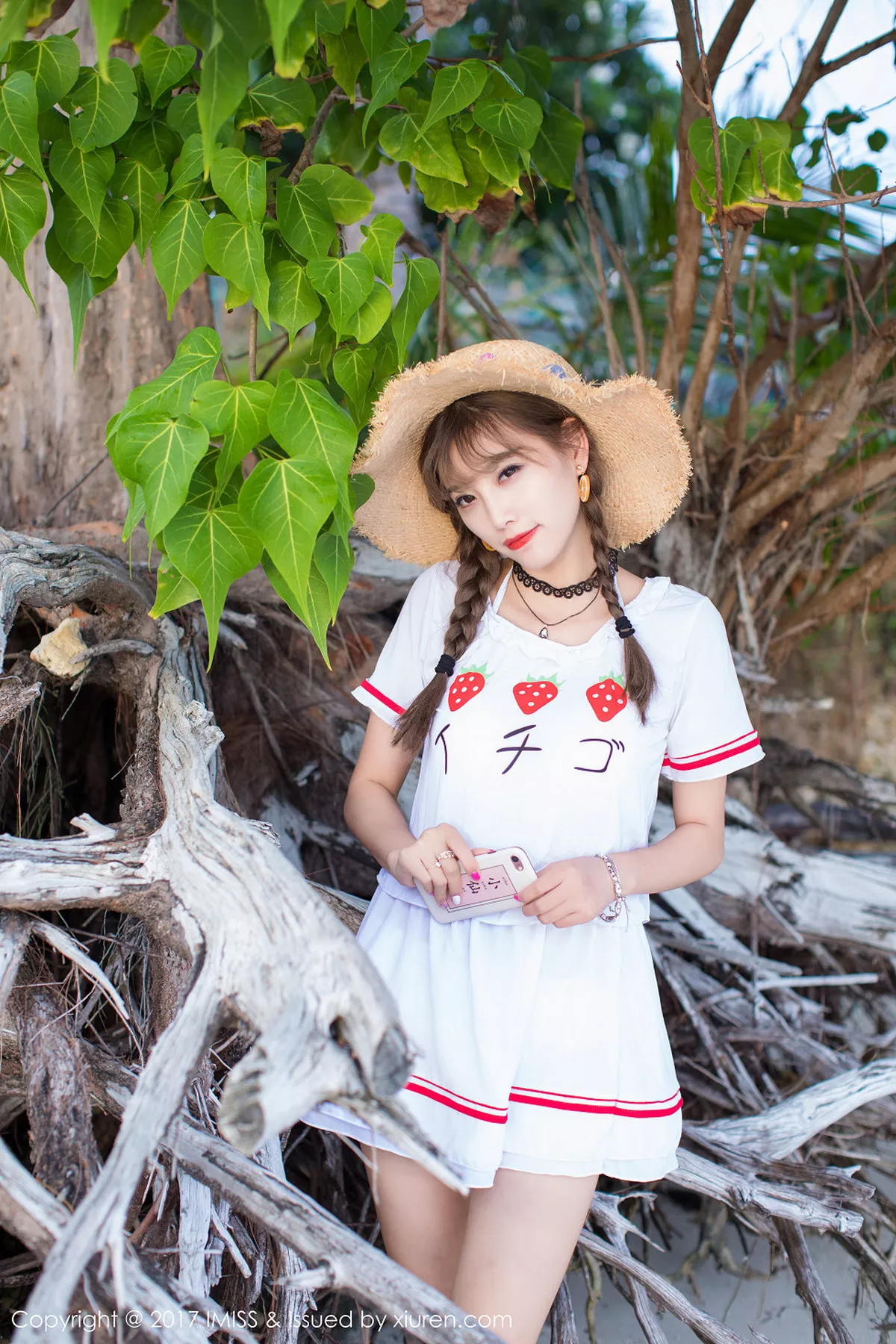 秀人集.com_[IMISS爱蜜社]Vol.185_女神杨晨晨sugar塞班旅拍阳光沙滩清纯服饰秀完美身材写真42P