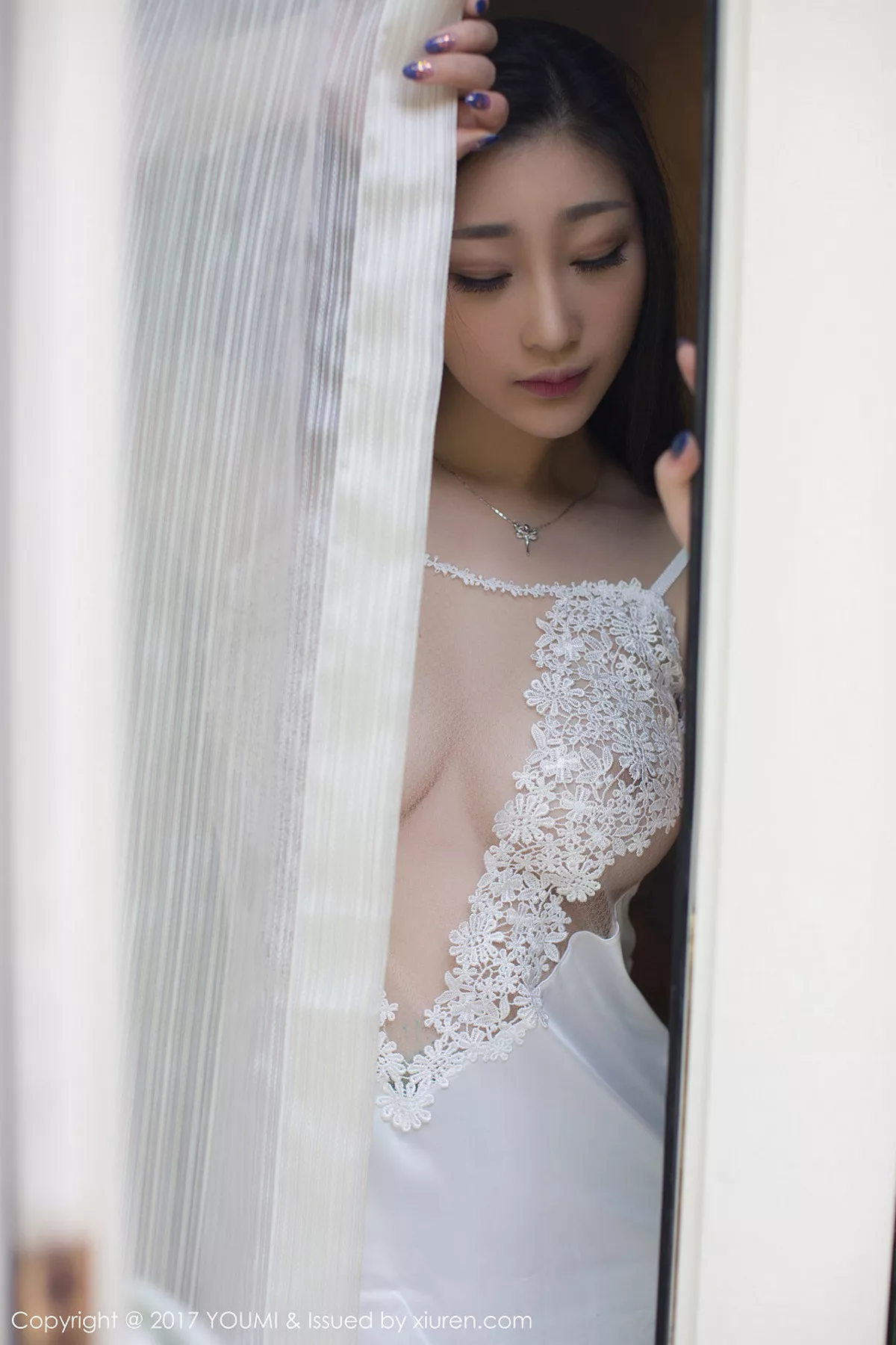 秀人集.com_[YouMi尤蜜荟]Vol.077_女神妲己_Toxic迪拜旅拍真空吊带装大尺度秀豪乳诱惑写真48P
