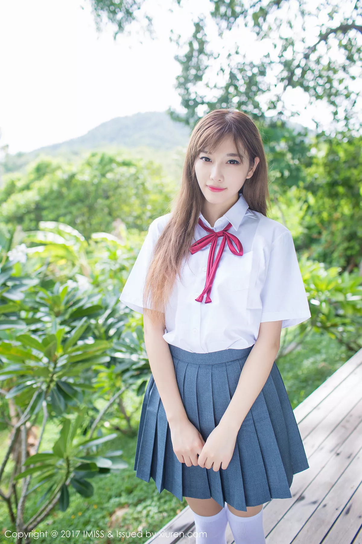 秀人集.com_[IMISS爱蜜社]Vol.195_甜美女神杨晨晨sugar苏梅岛旅拍室外校服半脱性感内衣写真42P