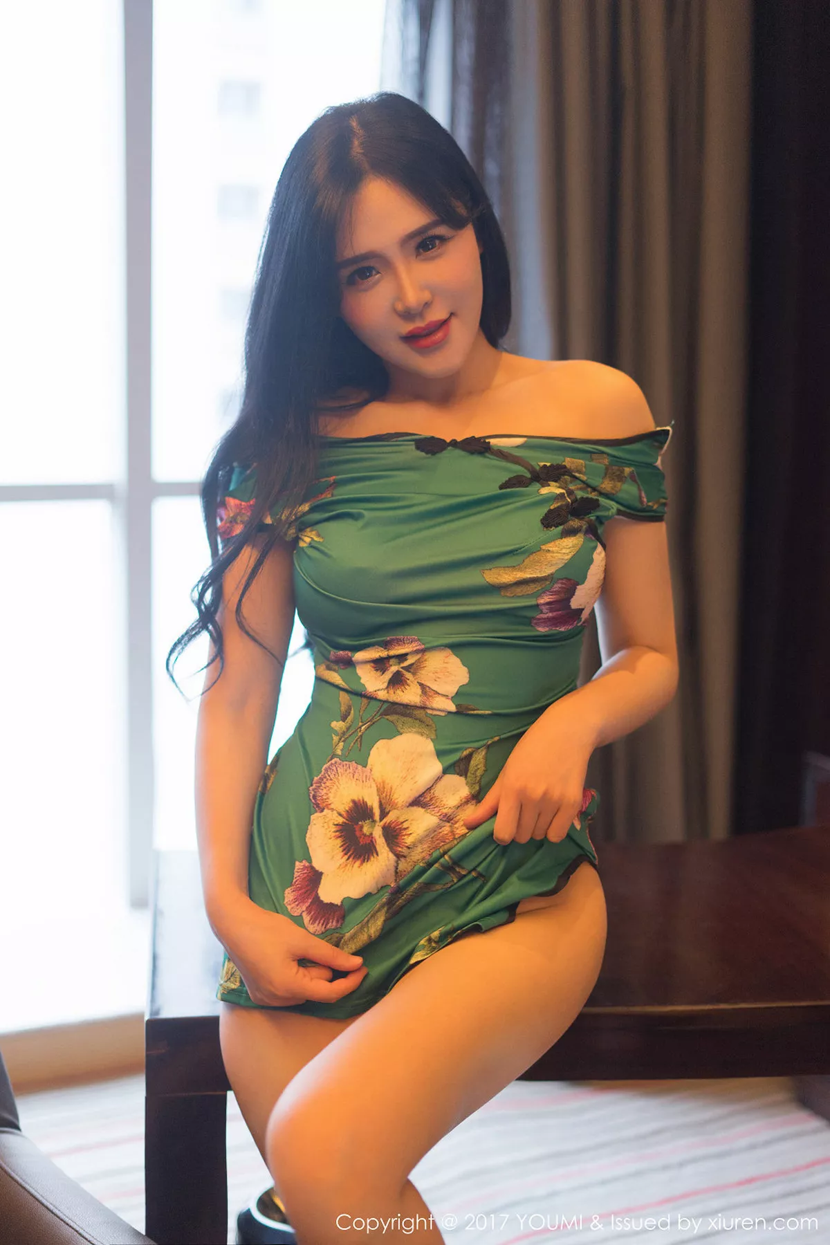 秀人集.com_[YouMi尤蜜荟]Vol.073_女神刘钰儿私房真空旗袍装半脱秀豪乳半球撩人诱惑写真40P