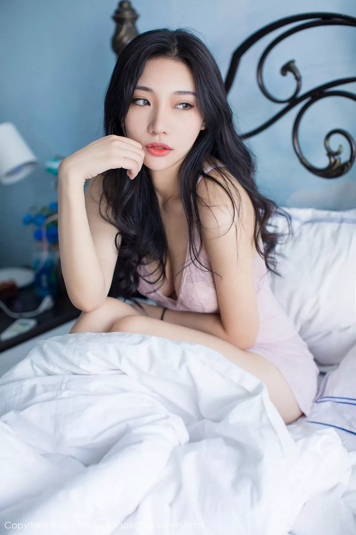秀人集.com_[IMISS爱蜜社]Vol.197_嫩模小狐狸Sica私房粉色系吊带睡裙加粉色睡衣销魂诱惑写真43P