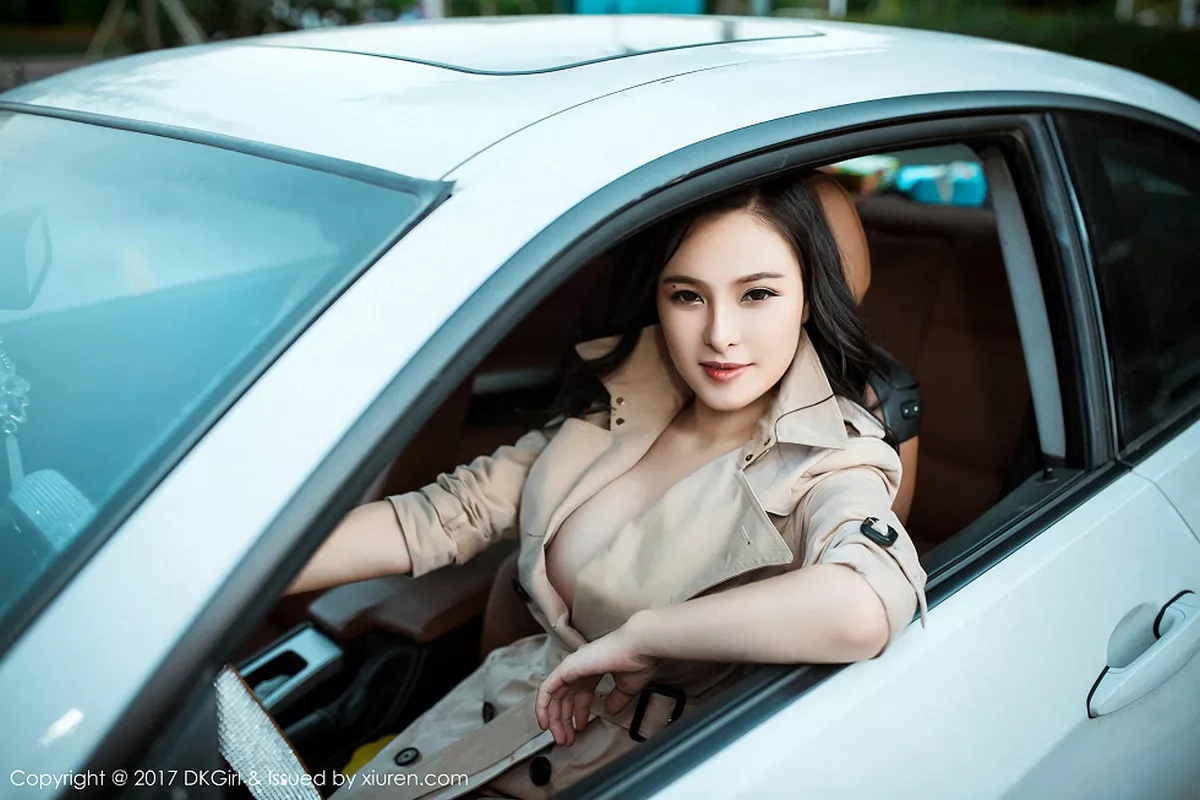 秀人集.com_[DKGirl御女郎]Vol.044_轻熟女厉雯娜白色抹胸内衣加白色丁字裤秀丰乳肥臀诱惑写真44P