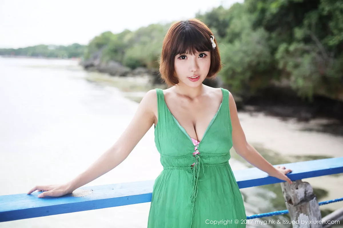 秀人集.com_[MyGirl美媛馆]Vol.267_嫩模晓茜sunny海边脱长裙波点式比基尼秀傲人美胸写真76P
