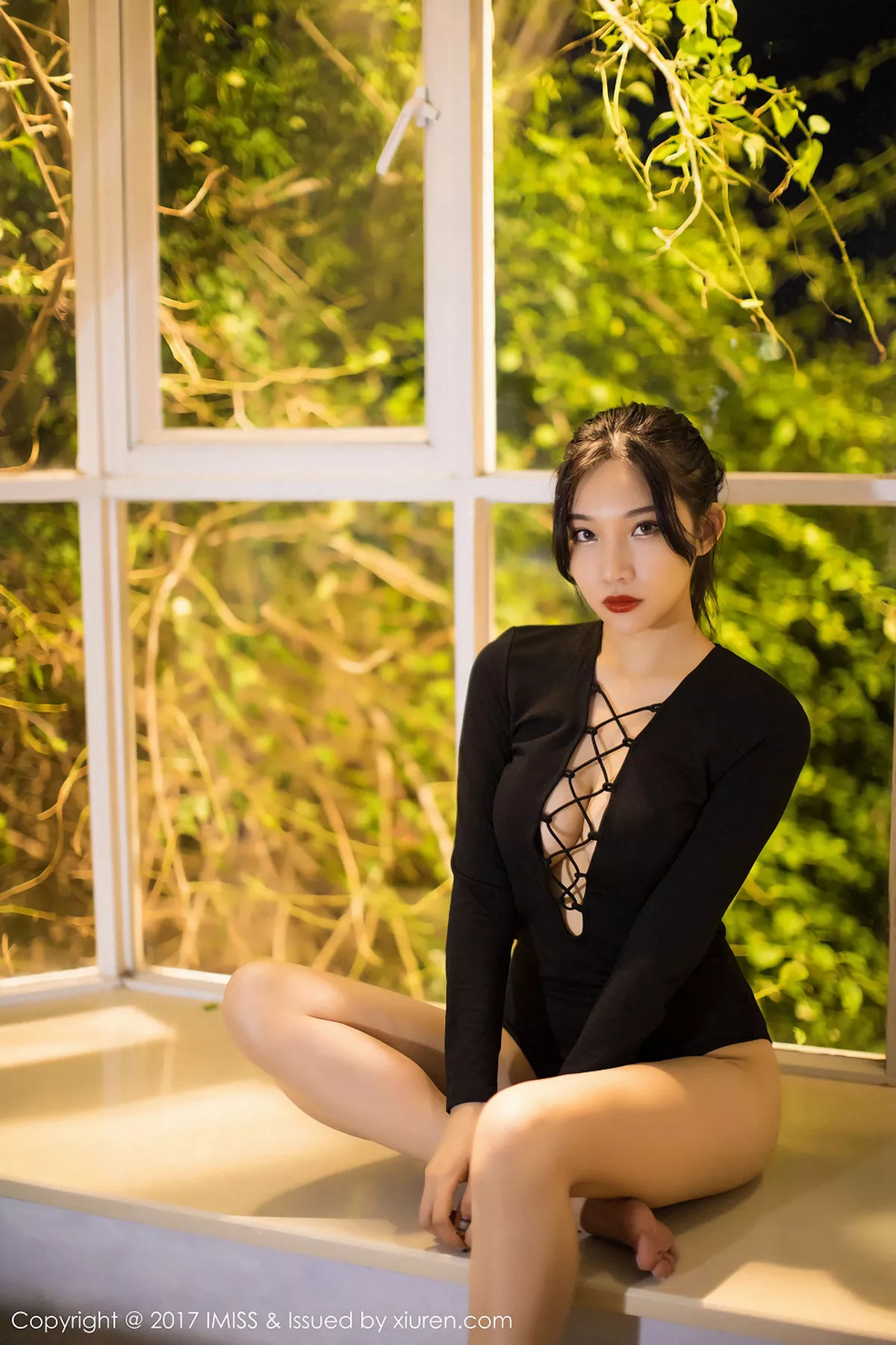 秀人集.com_[IMISS爱蜜社]Vol.194_嫩模小狐狸Sica黑色情趣睡衣加黑色高叉开胸衣完美诱惑写真51P