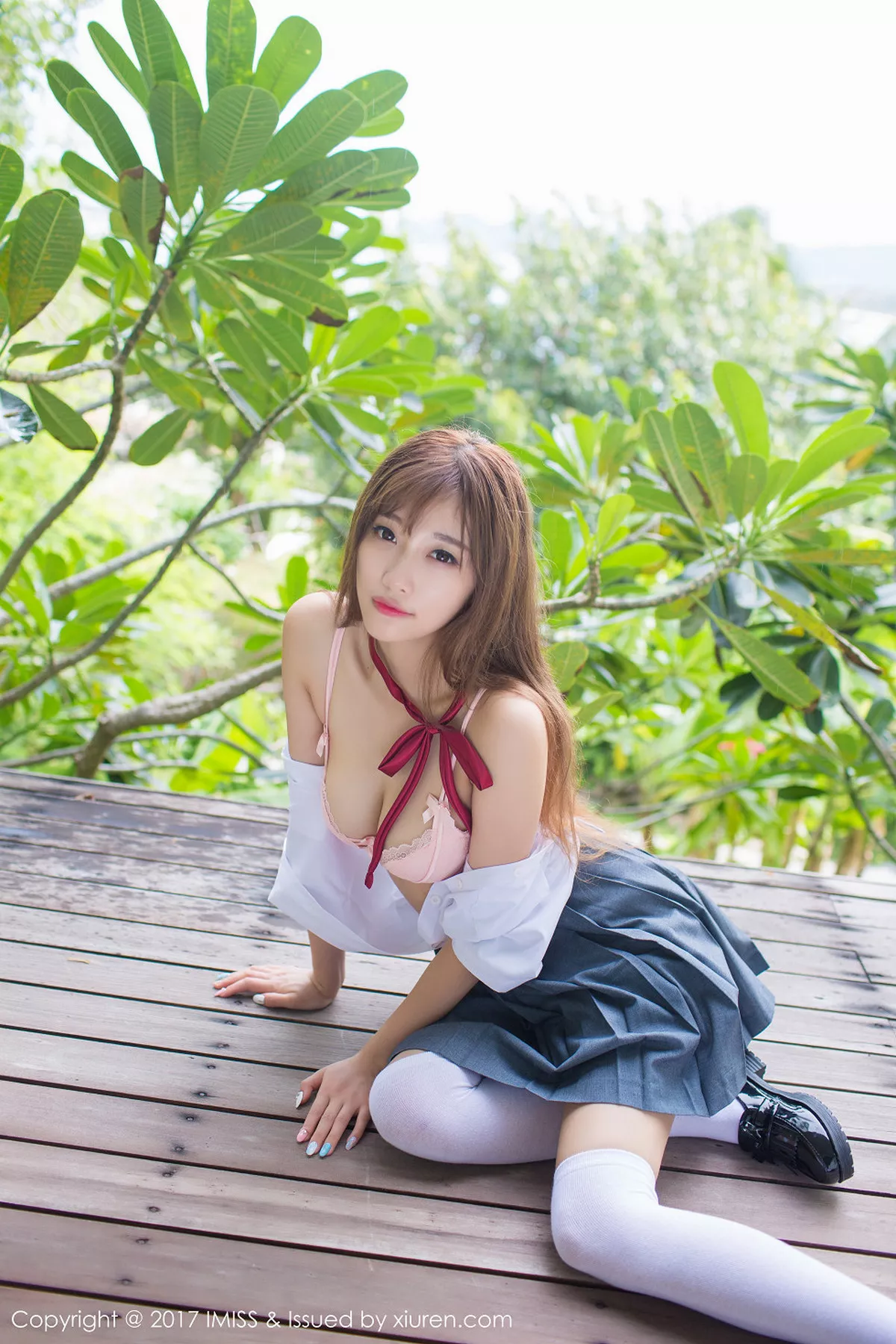 秀人集.com_[IMISS爱蜜社]Vol.195_甜美女神杨晨晨sugar苏梅岛旅拍室外校服半脱性感内衣写真42P
