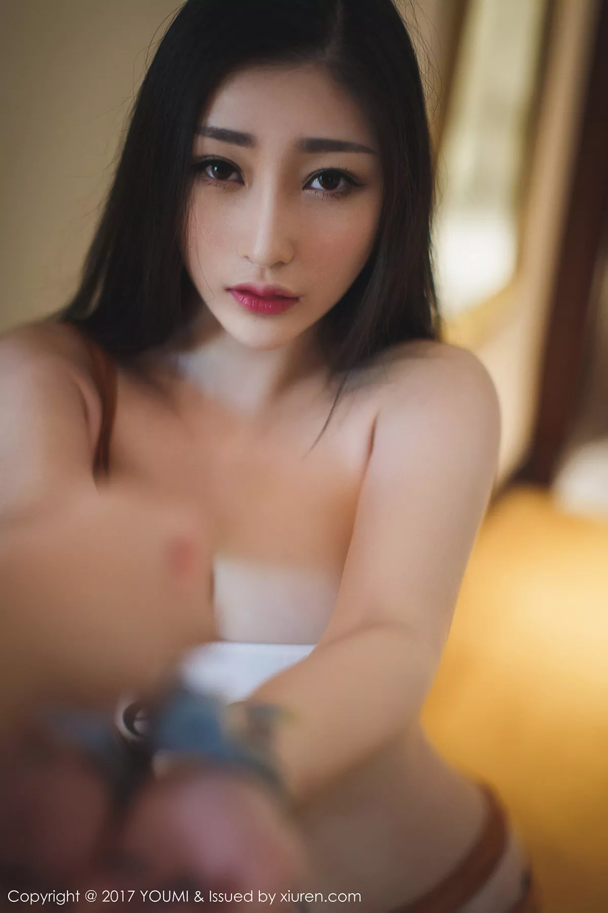 秀人集.com_[YouMi尤蜜荟]Vol.077_女神妲己_Toxic迪拜旅拍真空吊带装大尺度秀豪乳诱惑写真48P