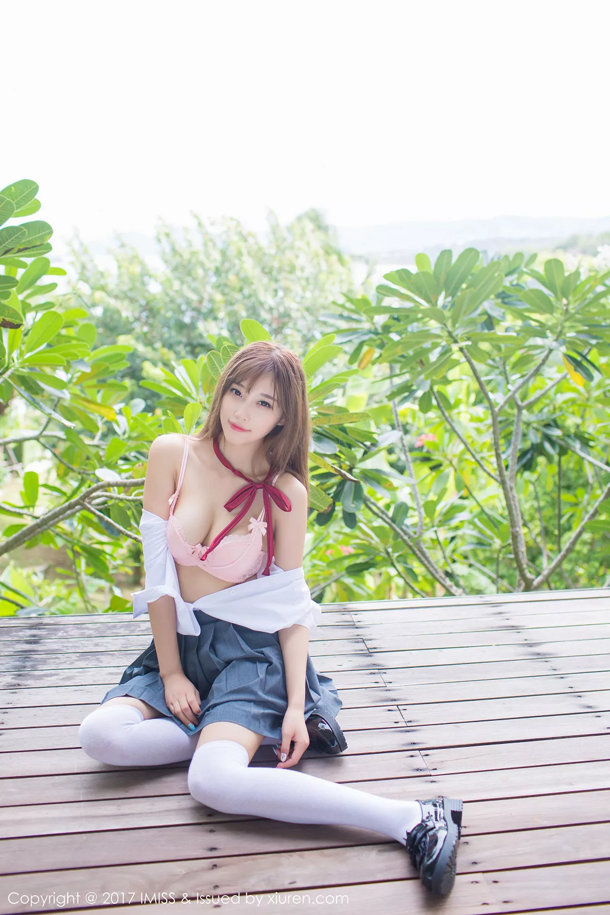 秀人集.com_[IMISS爱蜜社]Vol.195_甜美女神杨晨晨sugar苏梅岛旅拍室外校服半脱性感内衣写真42P