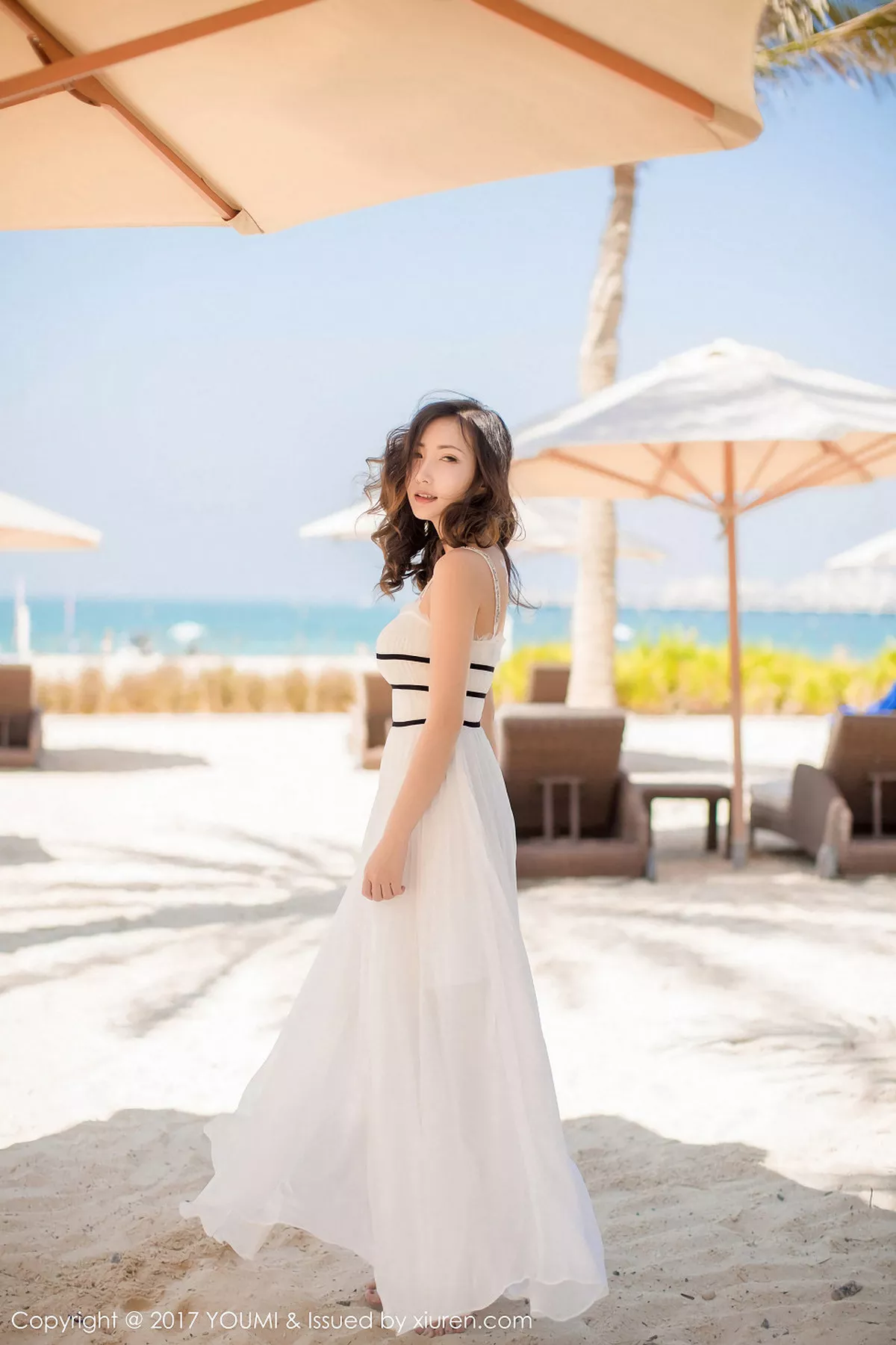 秀人集.com_[YouMi尤蜜荟]Vol.078_女神Yumi-尤美迪拜旅拍白色比基尼秀完美身材性感写真44P