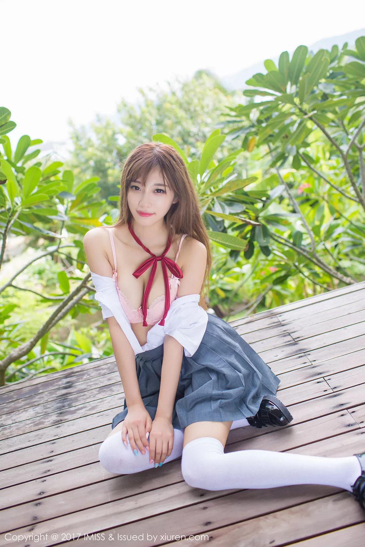 秀人集.com_[IMISS爱蜜社]Vol.195_甜美女神杨晨晨sugar苏梅岛旅拍室外校服半脱性感内衣写真42P