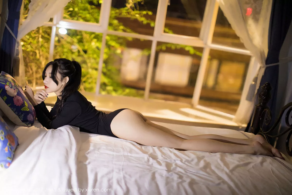 秀人集.com_[IMISS爱蜜社]Vol.194_嫩模小狐狸Sica黑色情趣睡衣加黑色高叉开胸衣完美诱惑写真51P