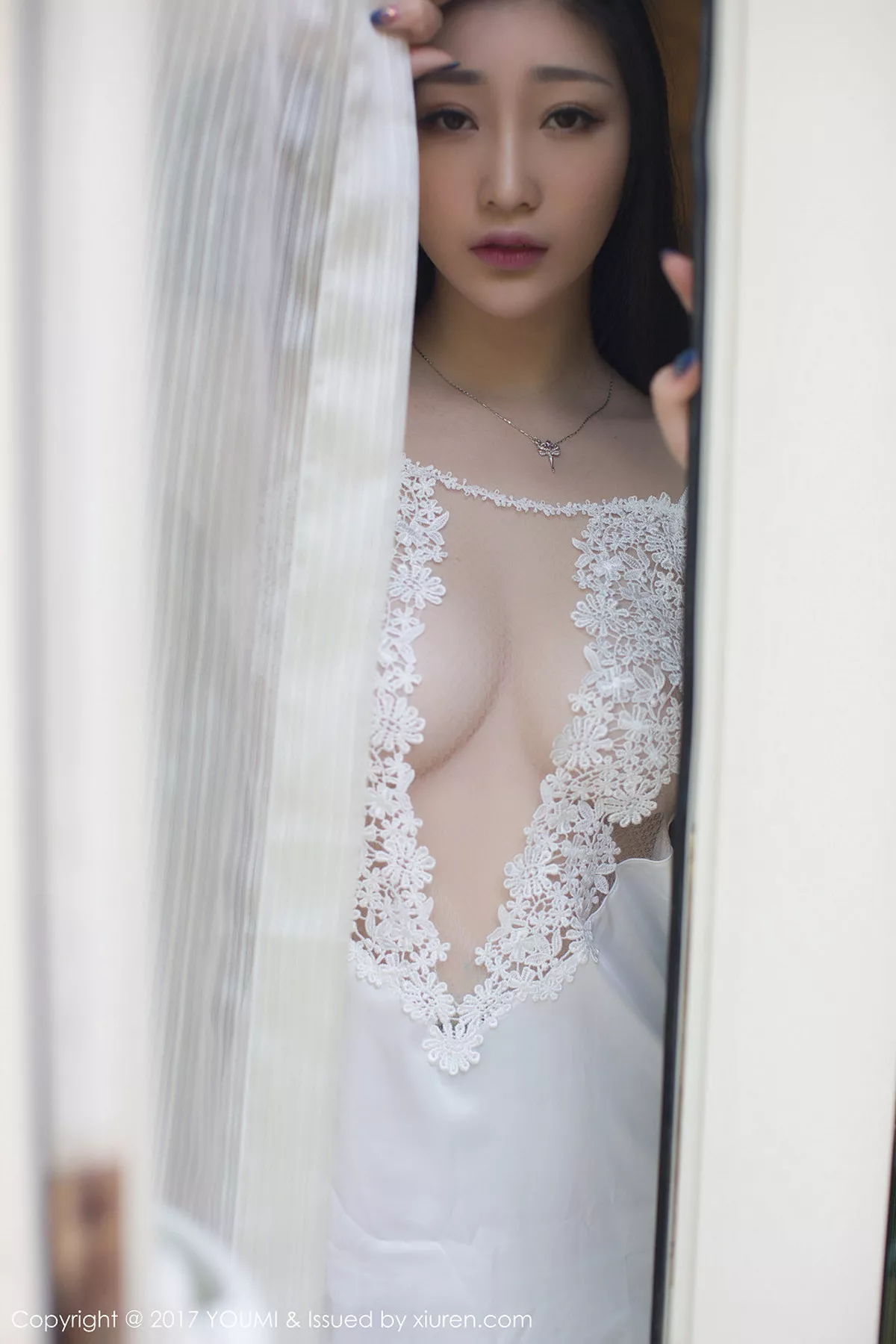 秀人集.com_[YouMi尤蜜荟]Vol.077_女神妲己_Toxic迪拜旅拍真空吊带装大尺度秀豪乳诱惑写真48P