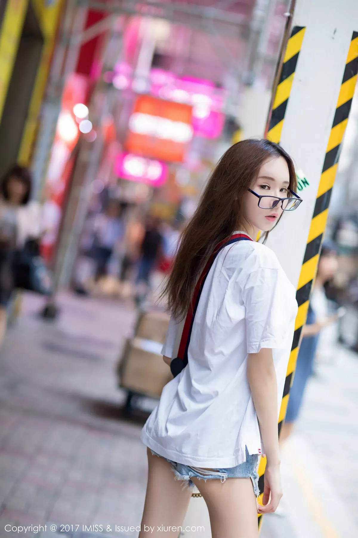 秀人集.com_[IMISS爱蜜社]Vol.199_嫩模萌琪琪Irene居家黑色内衣配黑丝裤袜完美诱惑写真64P