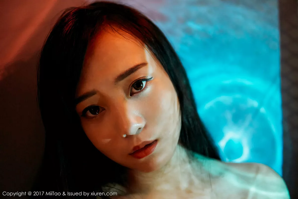 秀人集.com_[MiiTao蜜桃社]Vol.086_嫩模瑞欣大尺度私房粉嫩薄纱睡衣半脱秀傲人豪乳诱惑写真50P