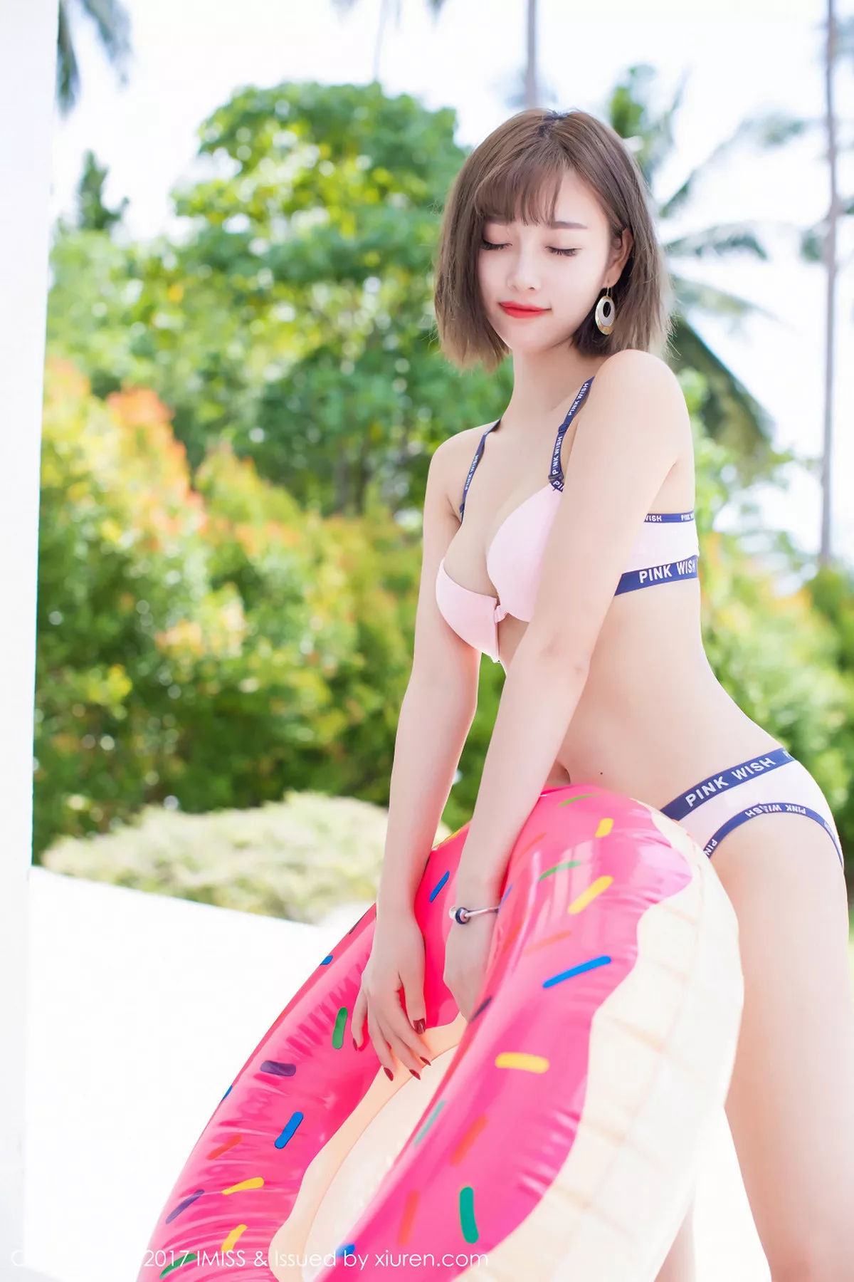 秀人集.com_[IMISS爱蜜社]Vol.201_女神杨晨晨sugar甲米旅拍泳池性感粉色比基尼迷人写真38P