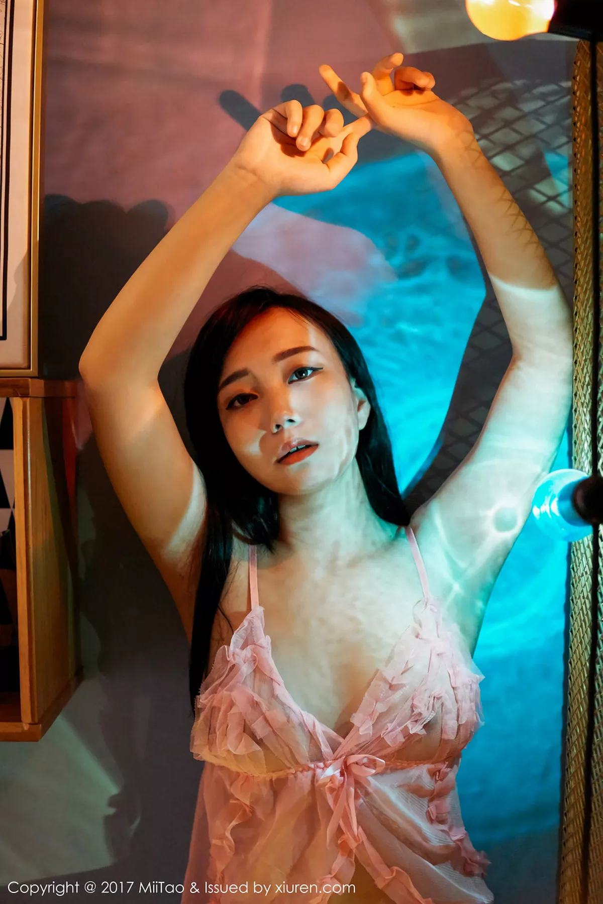 秀人集.com_[MiiTao蜜桃社]Vol.086_嫩模瑞欣大尺度私房粉嫩薄纱睡衣半脱秀傲人豪乳诱惑写真50P