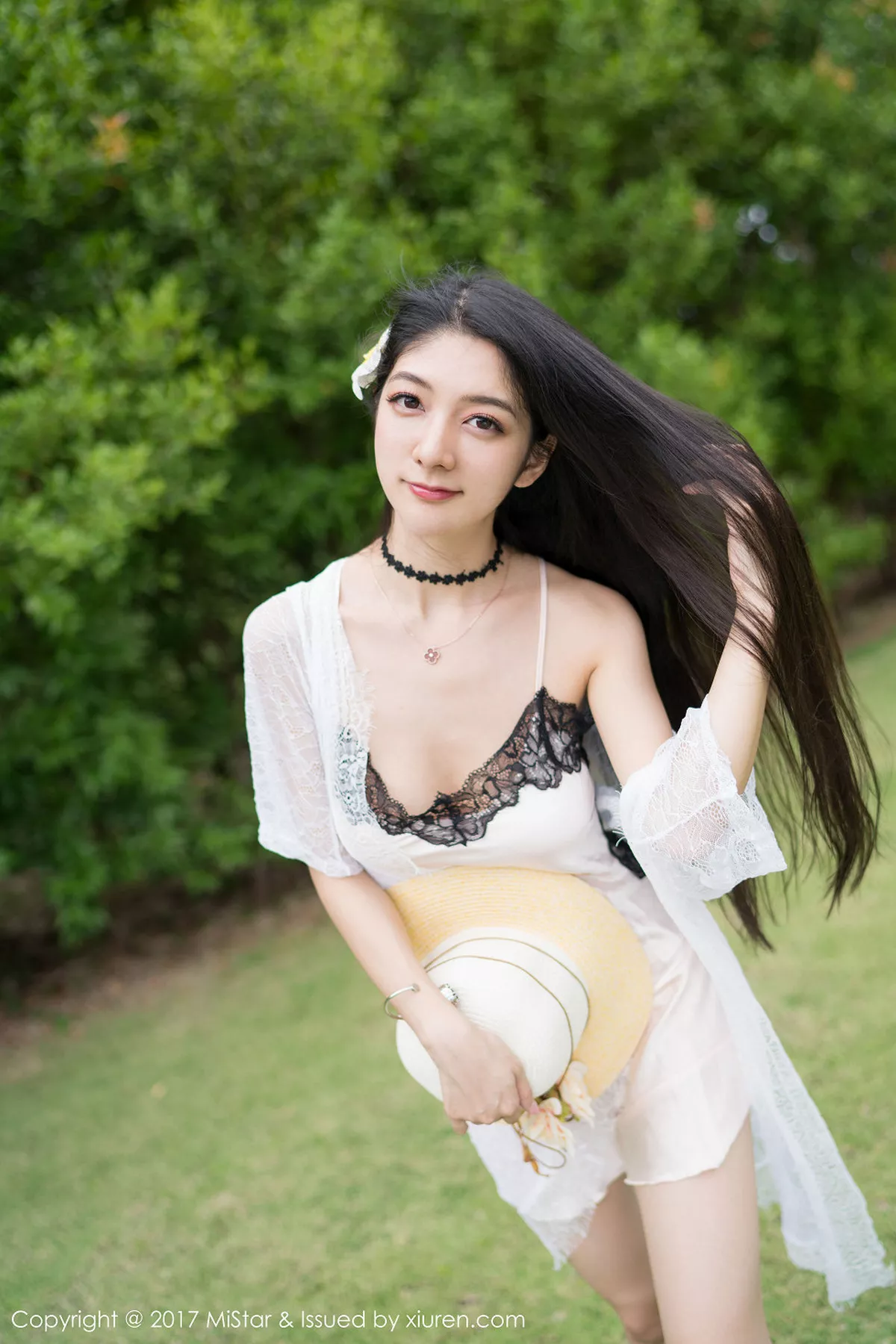 秀人集.com_[MiStar魅妍社]Vol.195_嫩模小热巴甲米旅拍粉色蕾丝内裤配蕾丝边白丝袜诱惑写真50P