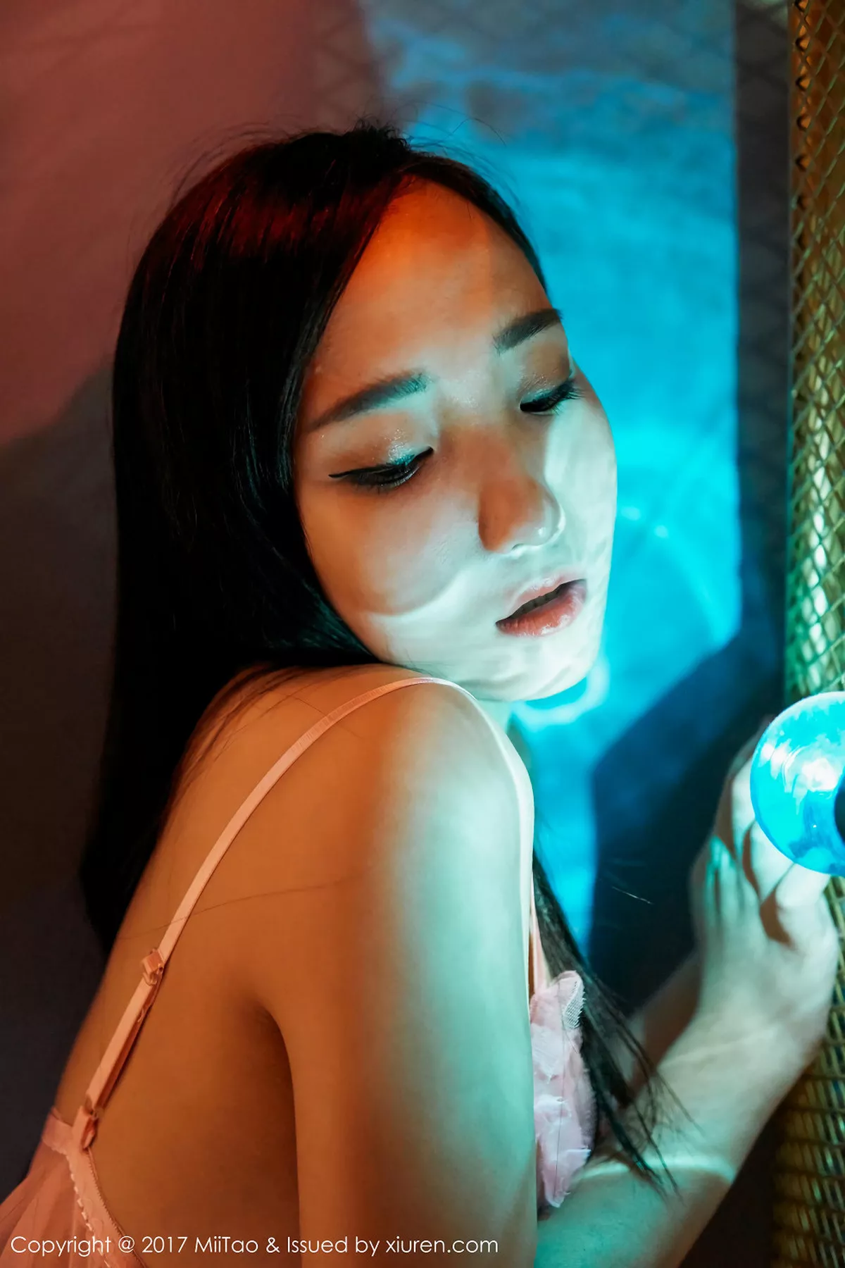 秀人集.com_[MiiTao蜜桃社]Vol.086_嫩模瑞欣大尺度私房粉嫩薄纱睡衣半脱秀傲人豪乳诱惑写真50P