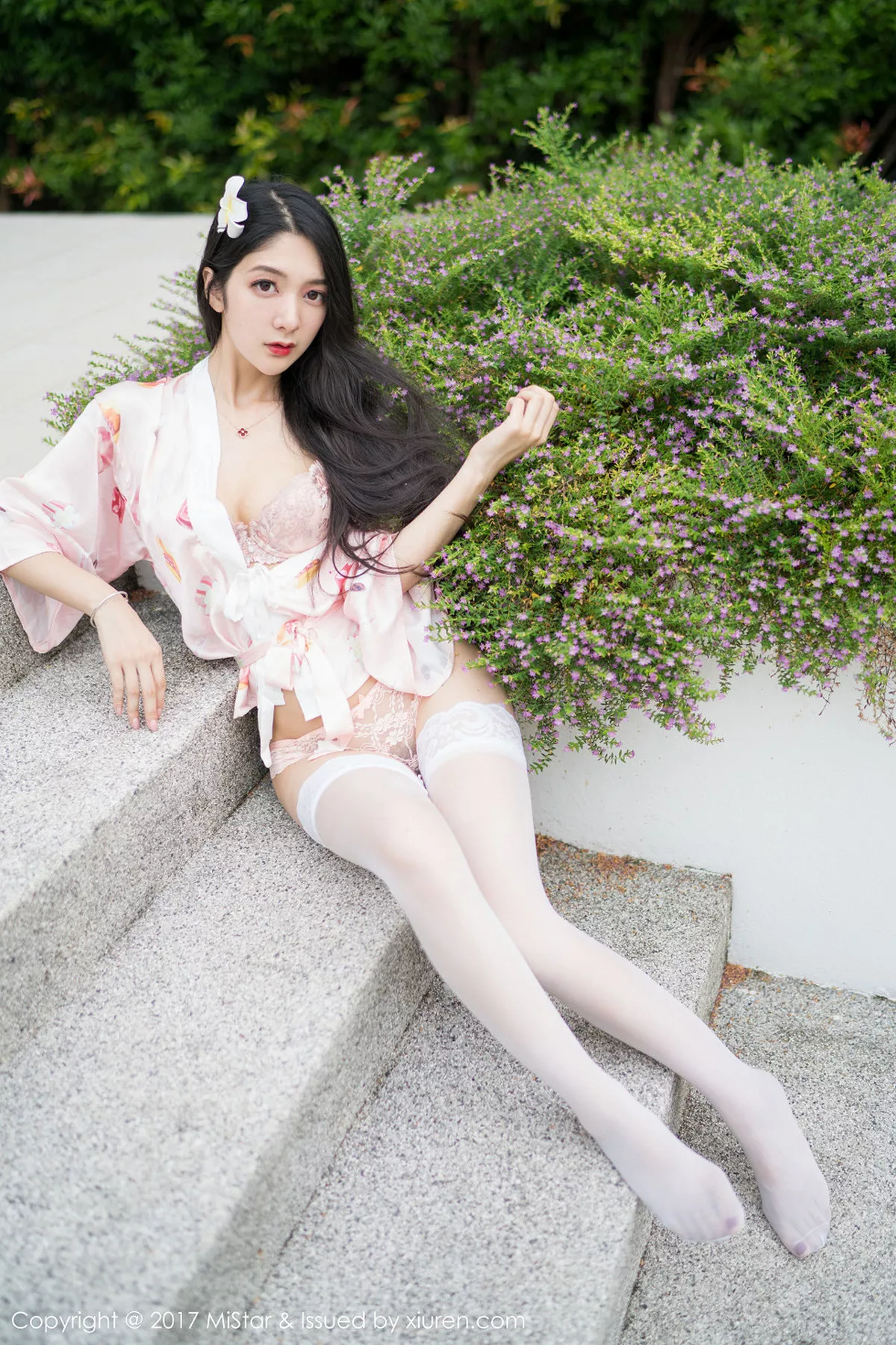 秀人集.com_[MiStar魅妍社]Vol.195_嫩模小热巴甲米旅拍粉色蕾丝内裤配蕾丝边白丝袜诱惑写真50P